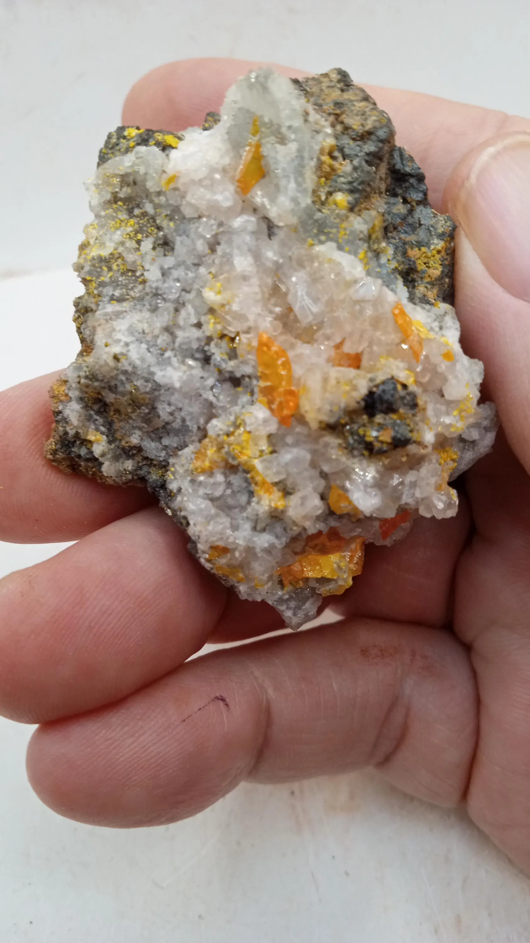 Wulfenite / Calcite beauty - Mexico -