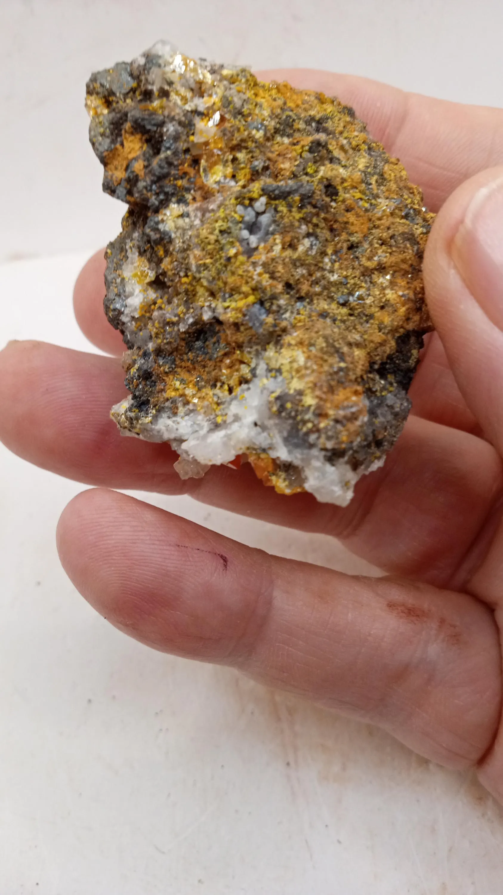 Wulfenite / Calcite beauty - Mexico -