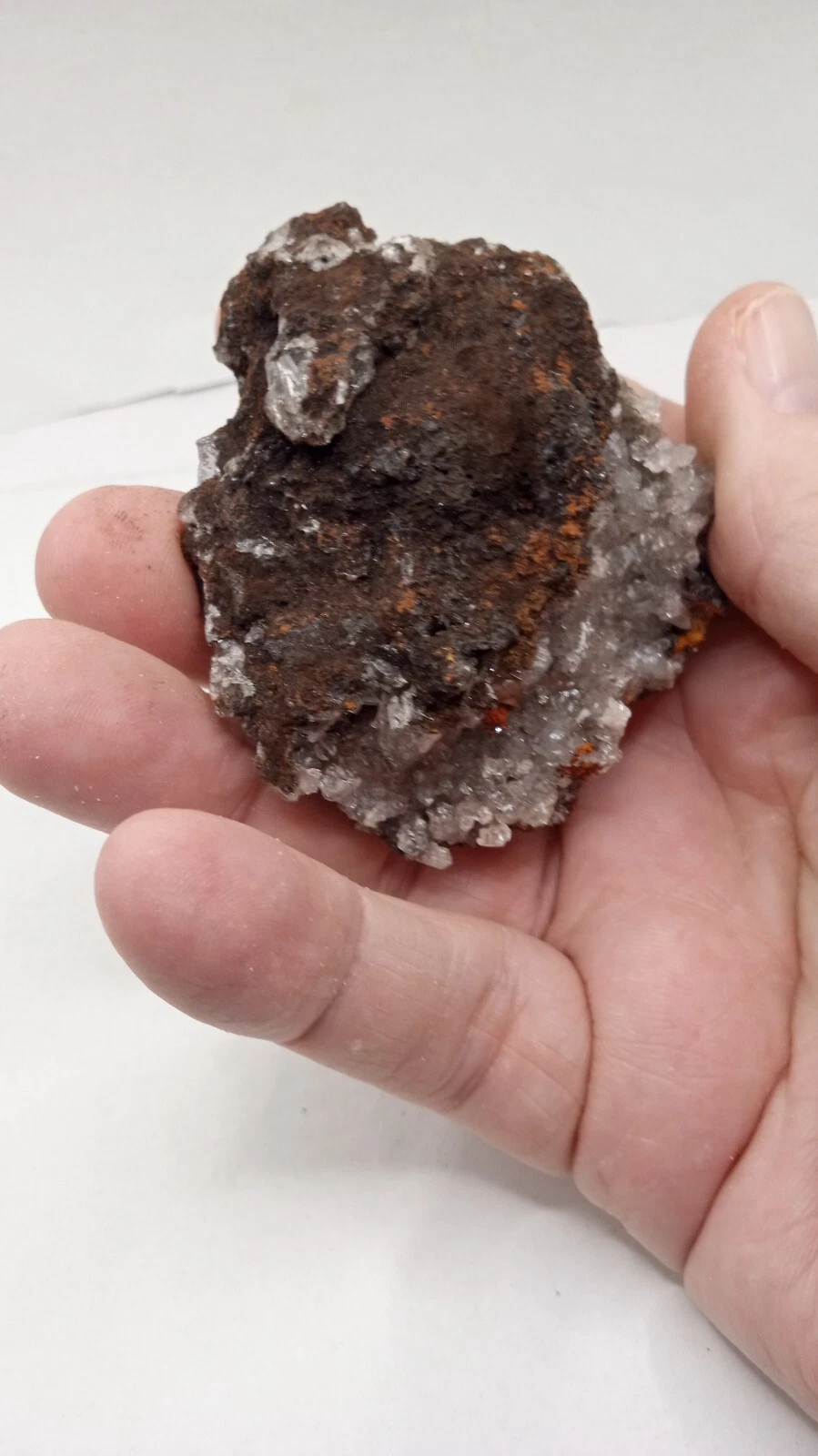 Hemimorphite in limonite