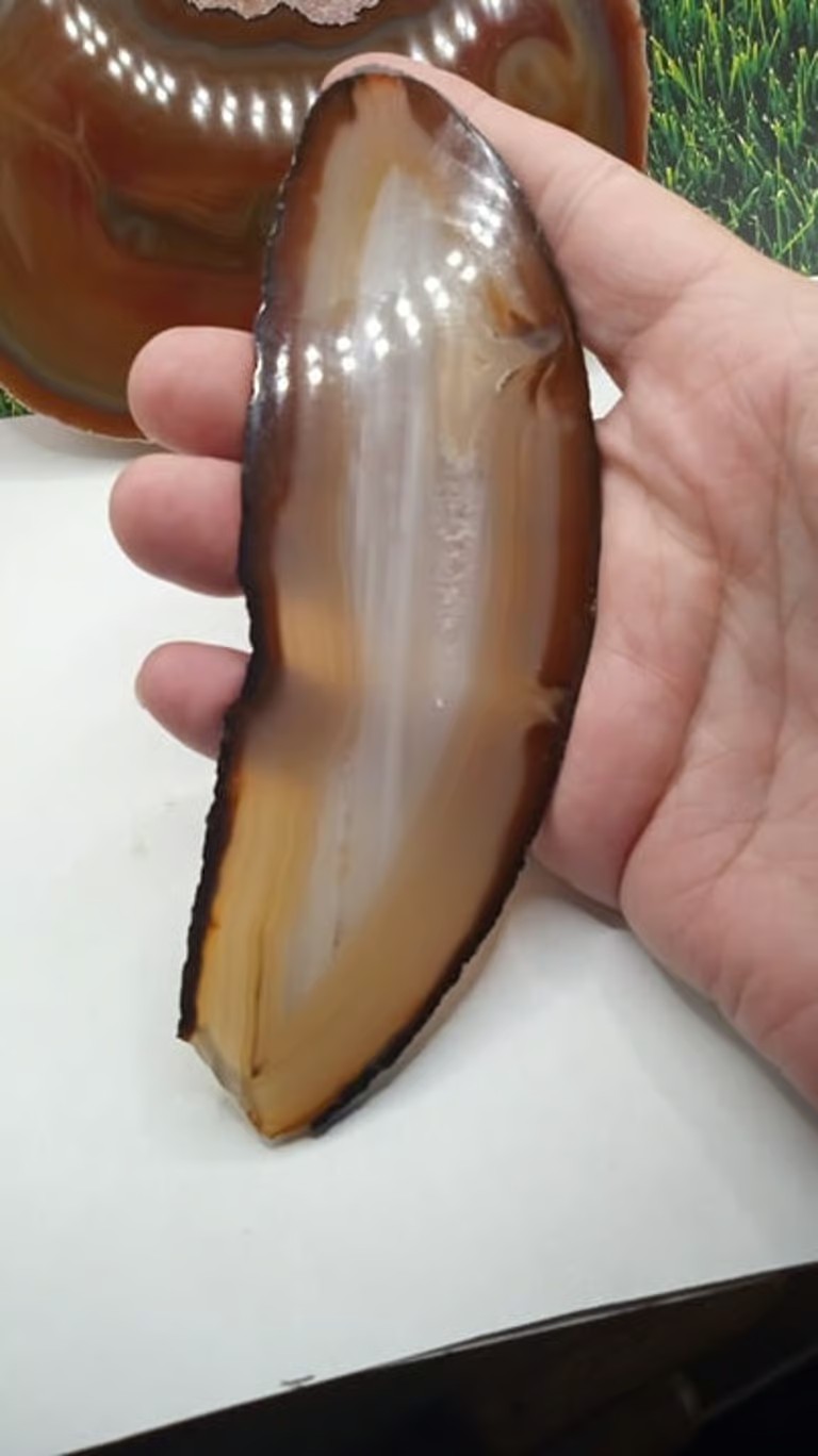 Agate ( 2 ) included - both flat