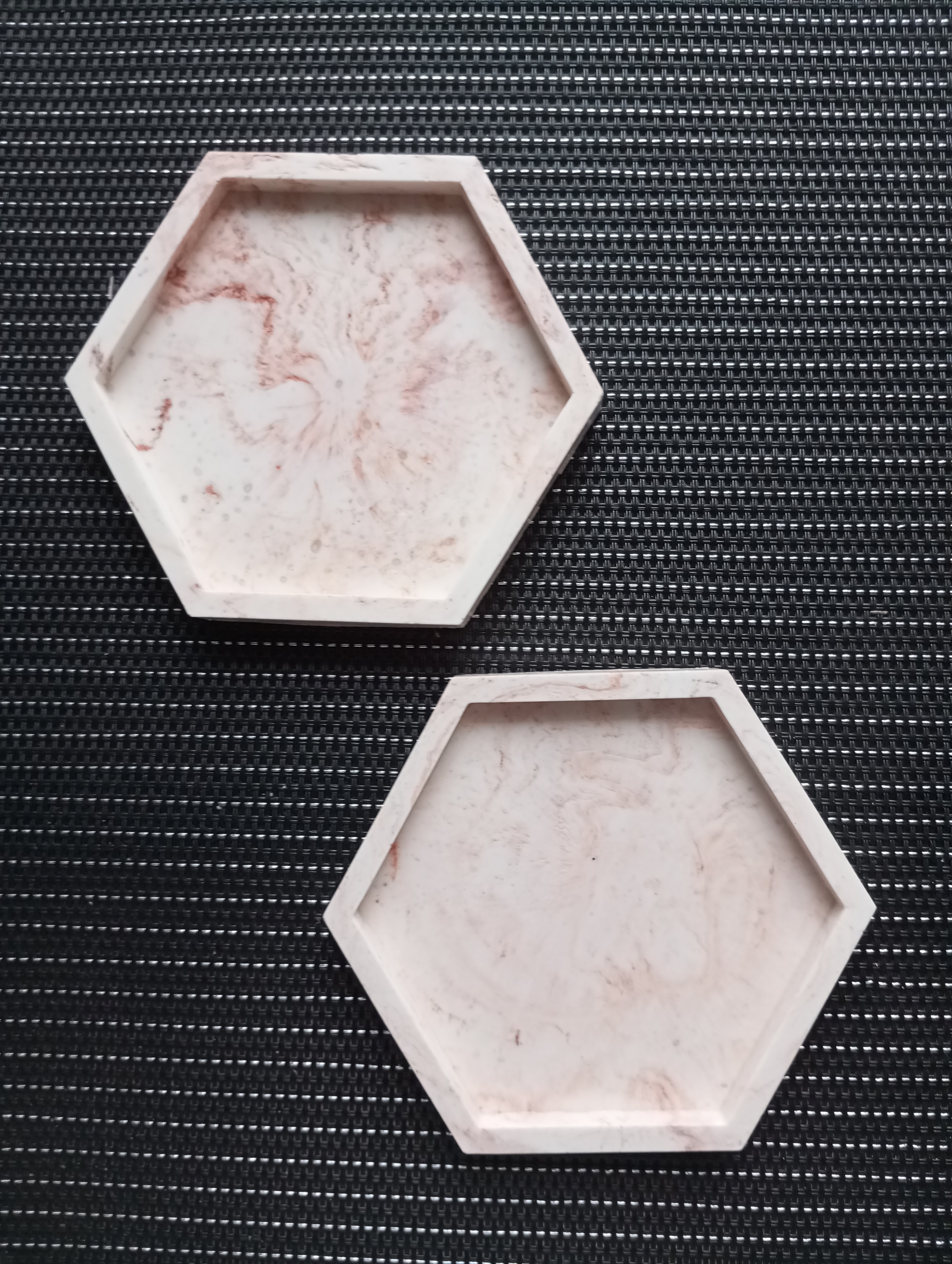 Plateaux hexagonaux en jesmonite