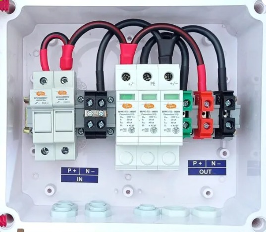 AJB 2 IN-1OUT 600V (2 Series x ≤12 Panels)