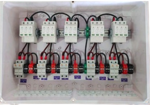 DCDB 8 IN-8 OUT 1000V 4-SPD (8 Series x ≤20 Panels)