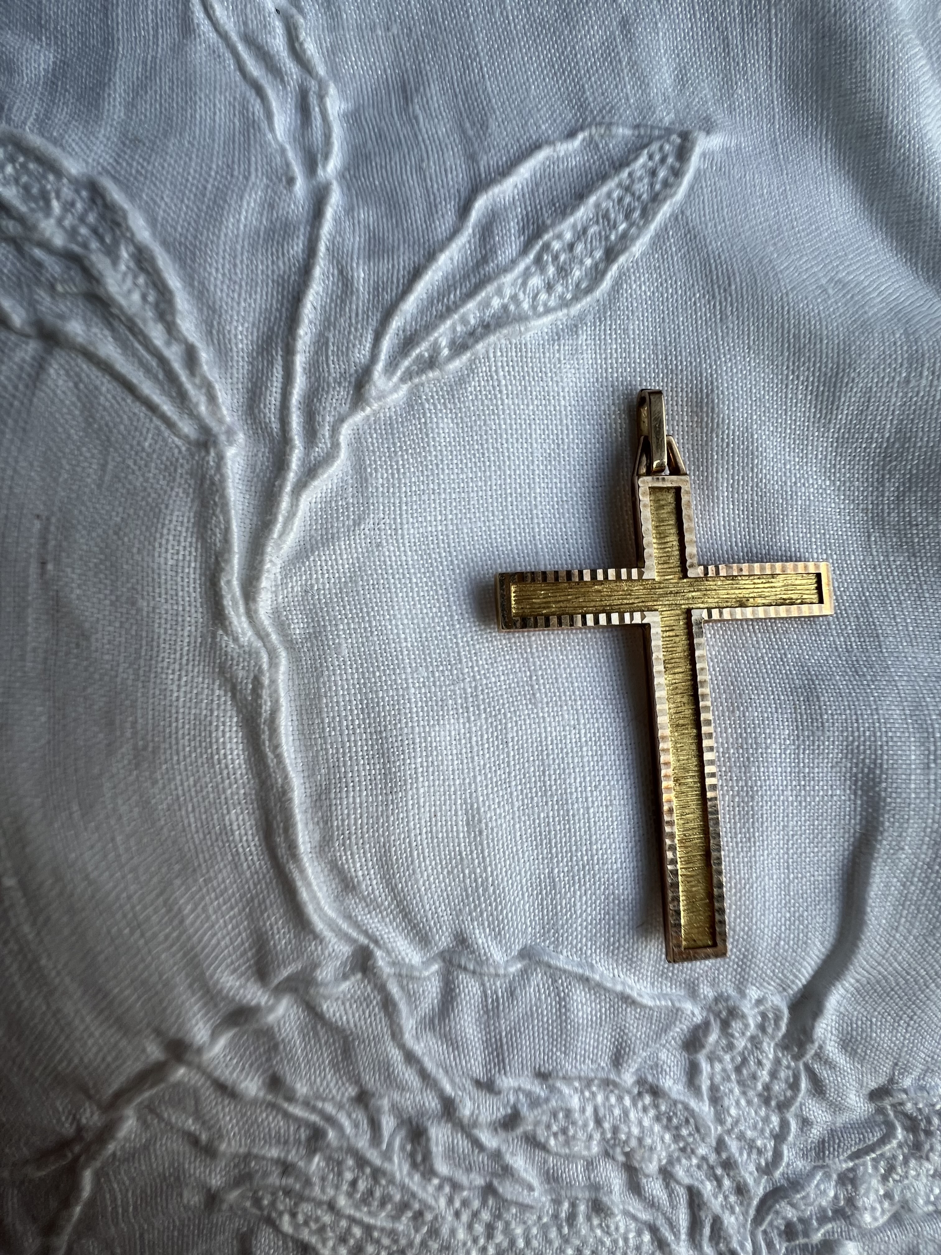 Ô croix dressée sur le monde