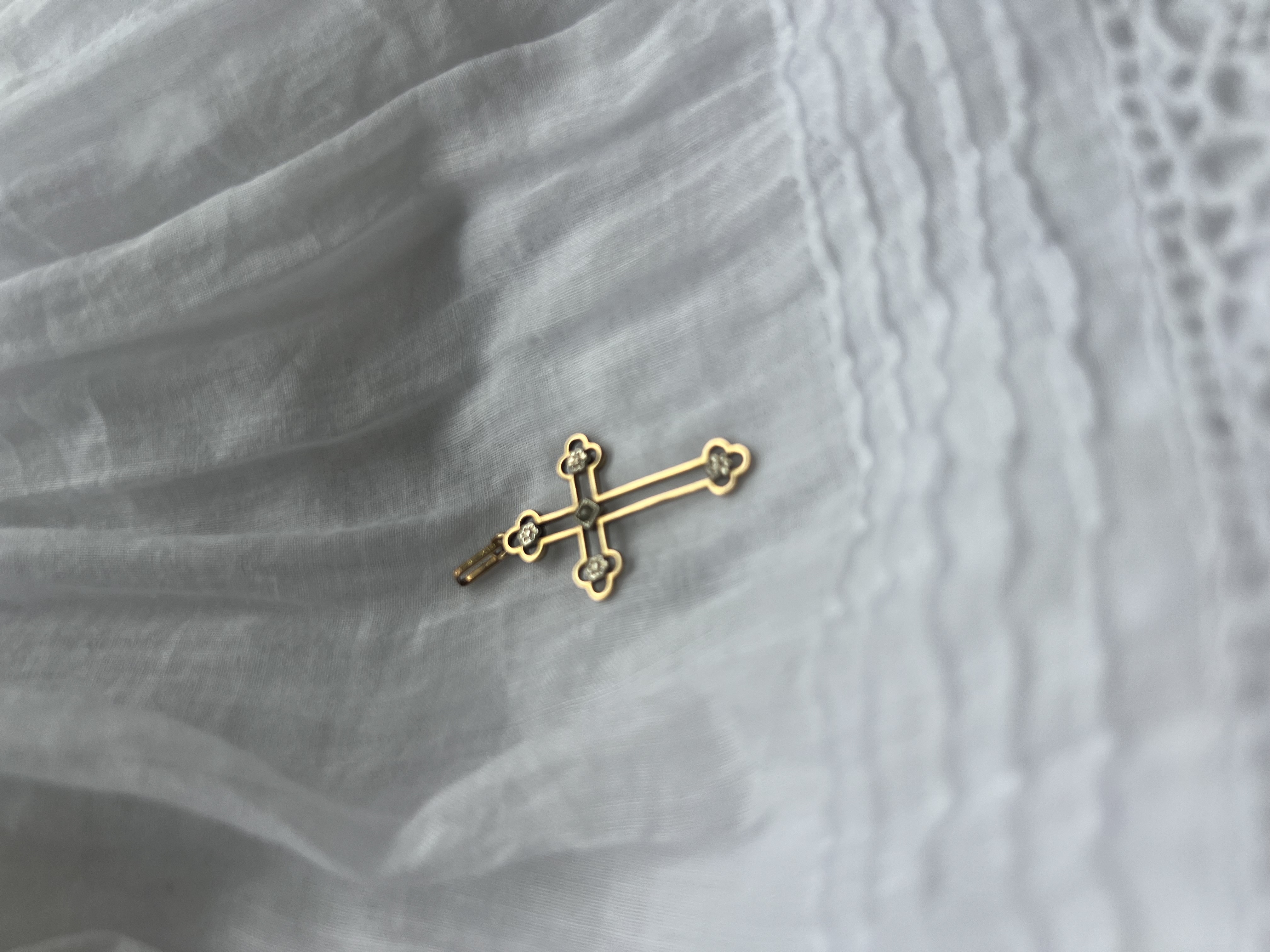 Ô croix, dressée sur le Monde 