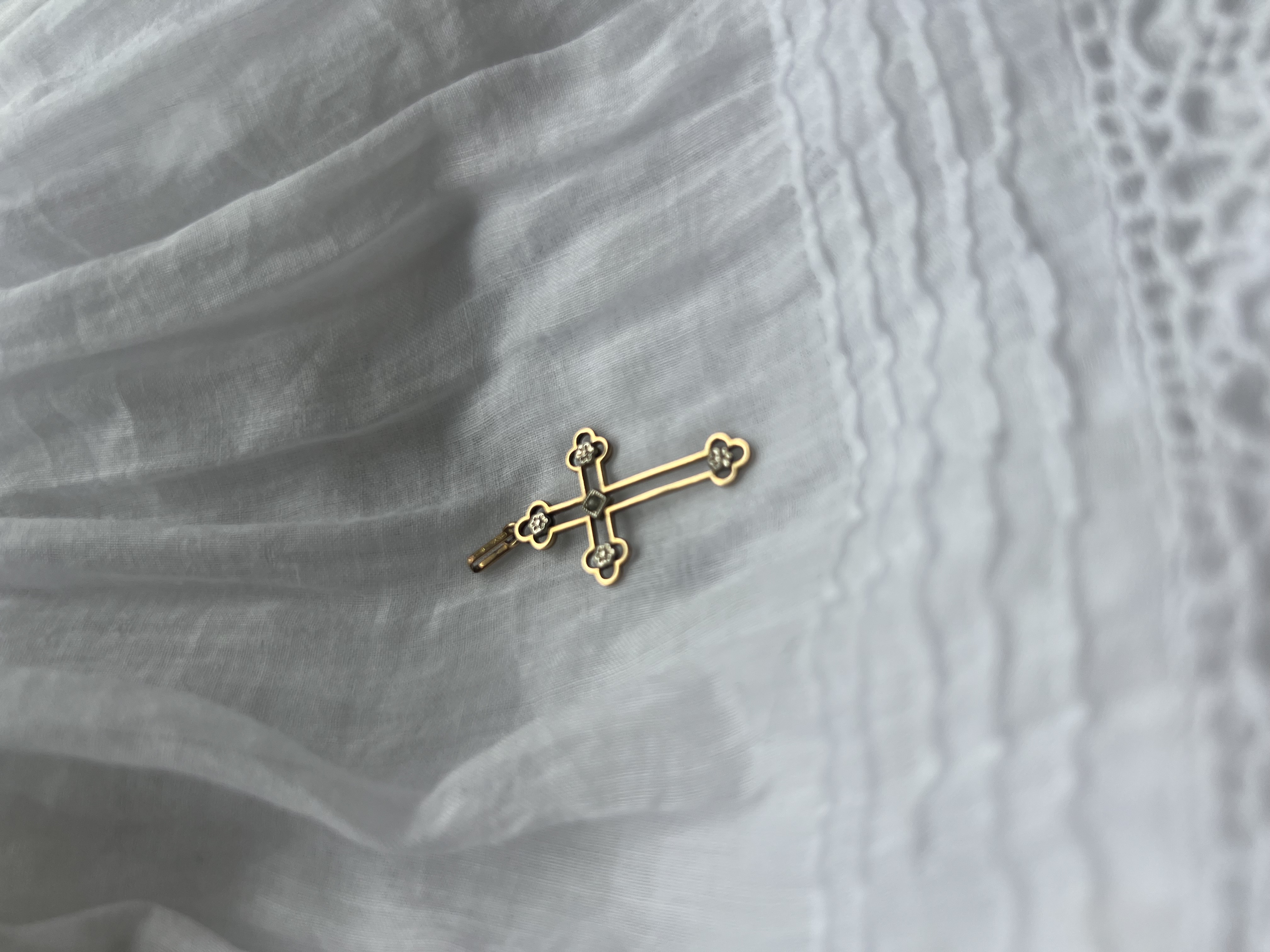 Ô croix, dressée sur le Monde