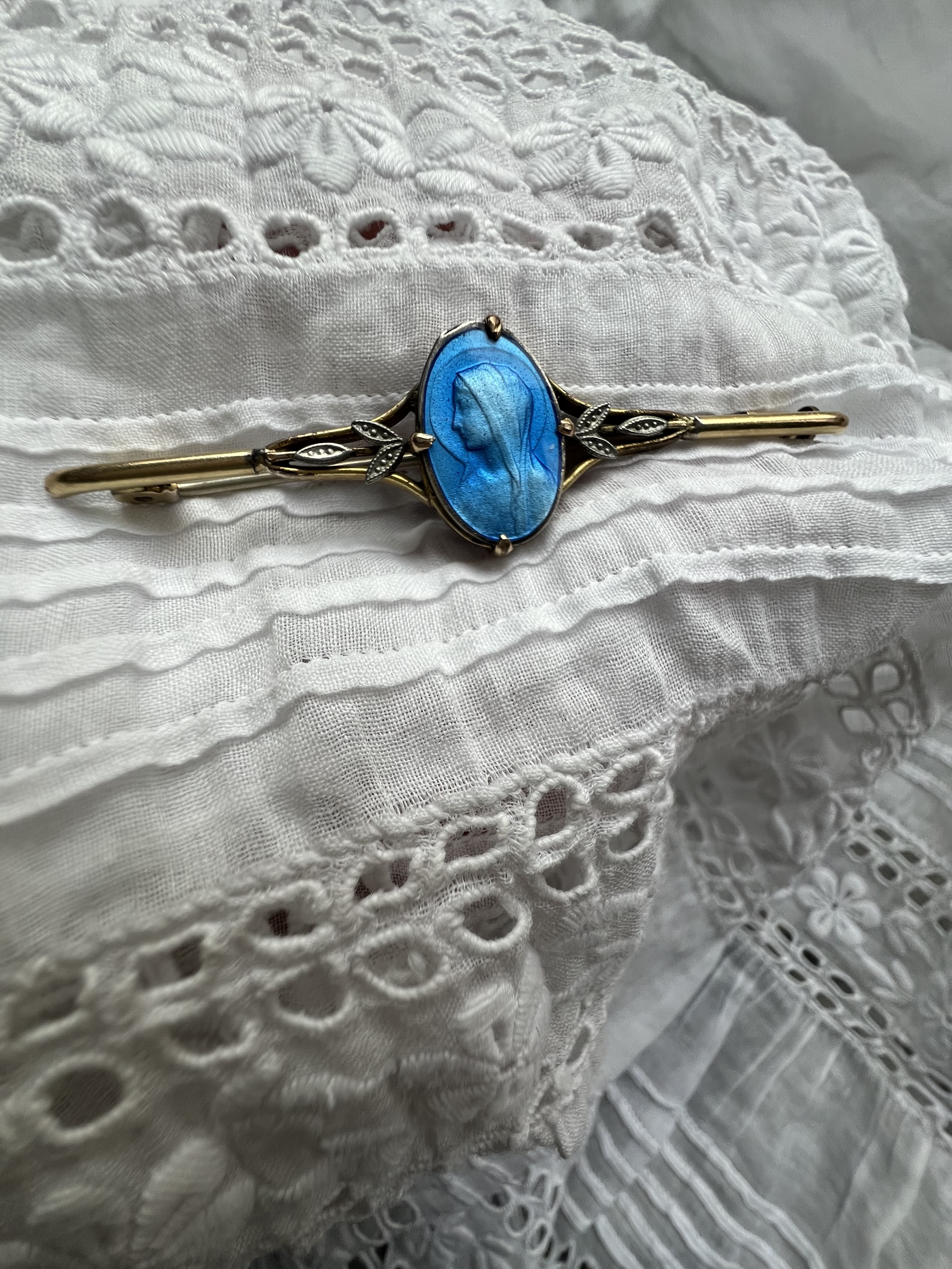 Broche Sainte Vierge Marie