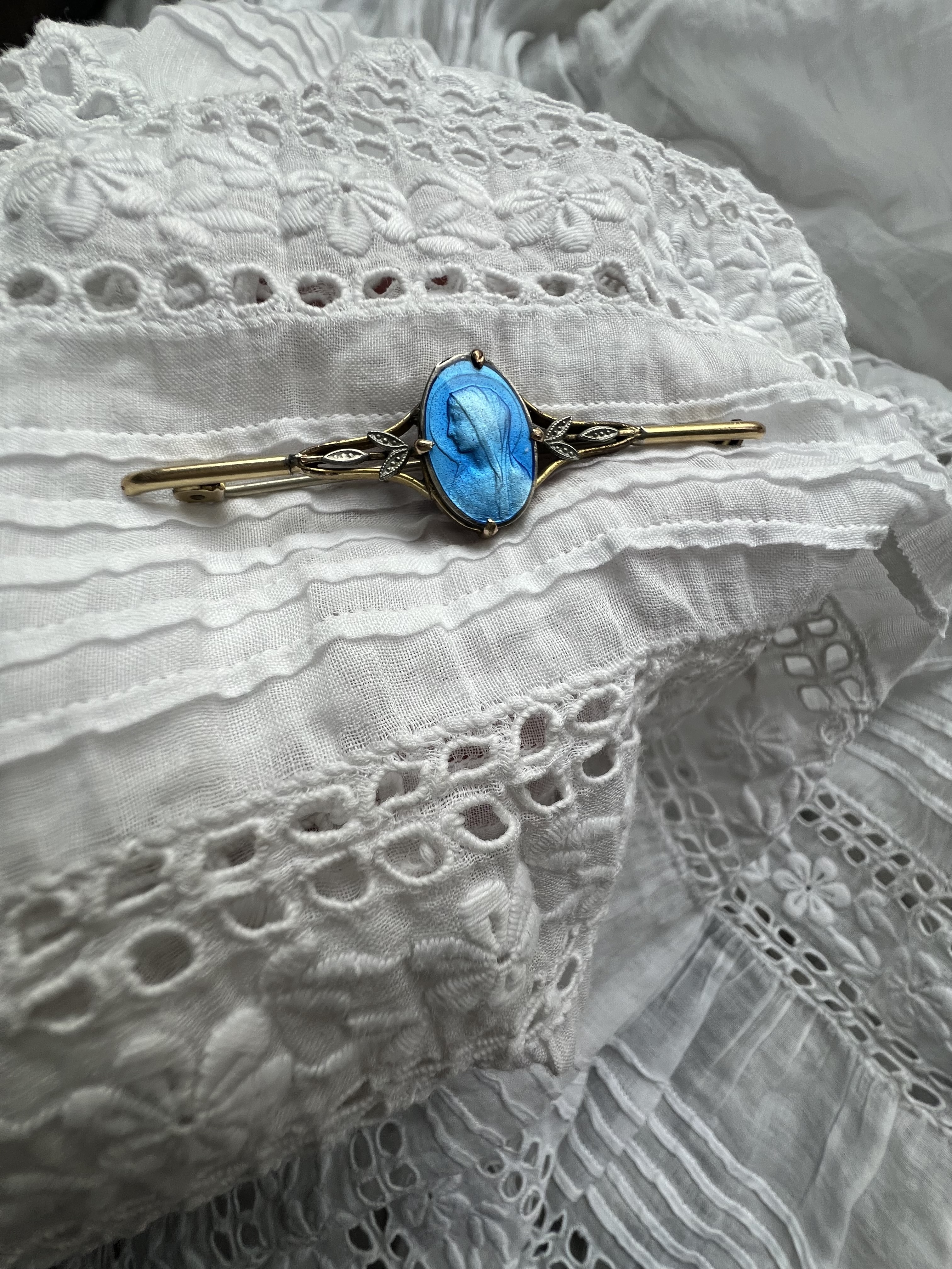 Broche Sainte Vierge Marie