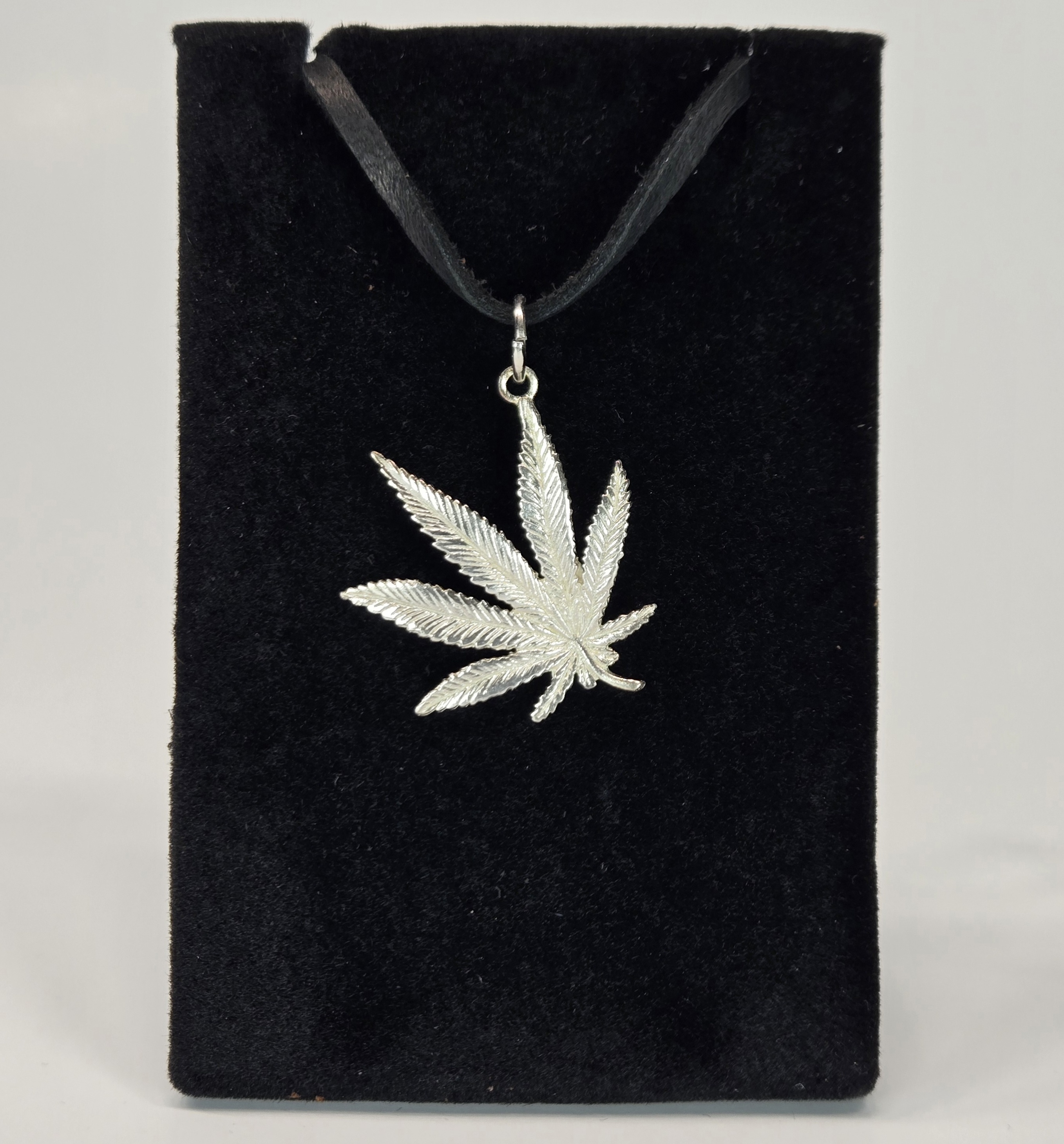 Fan Leaf Pendant (Polished)