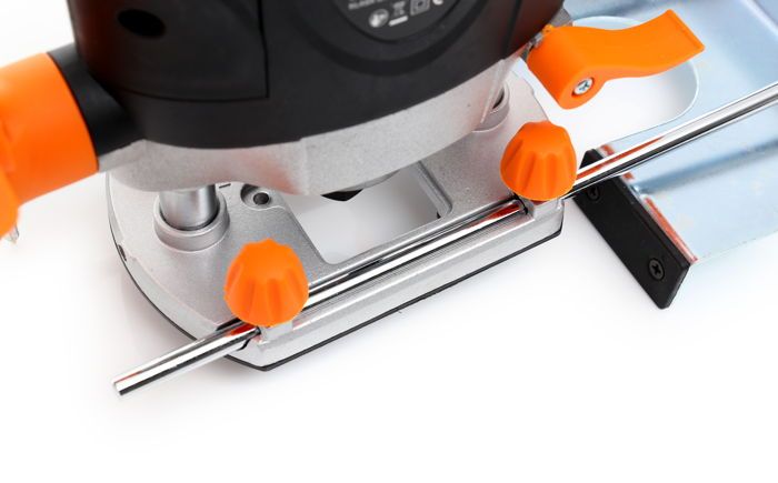 Frezavimo staklės su viršutiniu velenu, 1900W