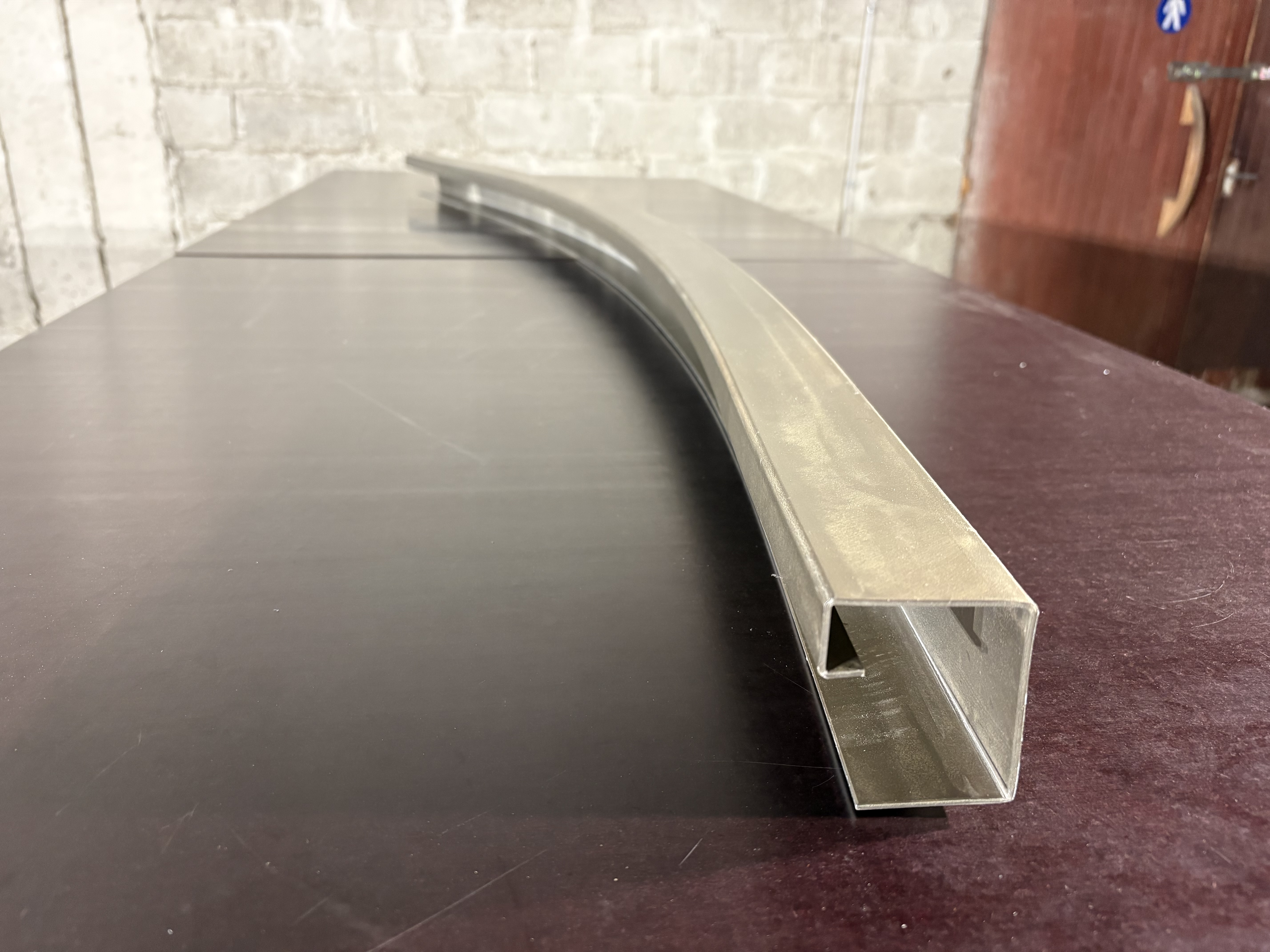 Custom bent aluminium profile (title)
