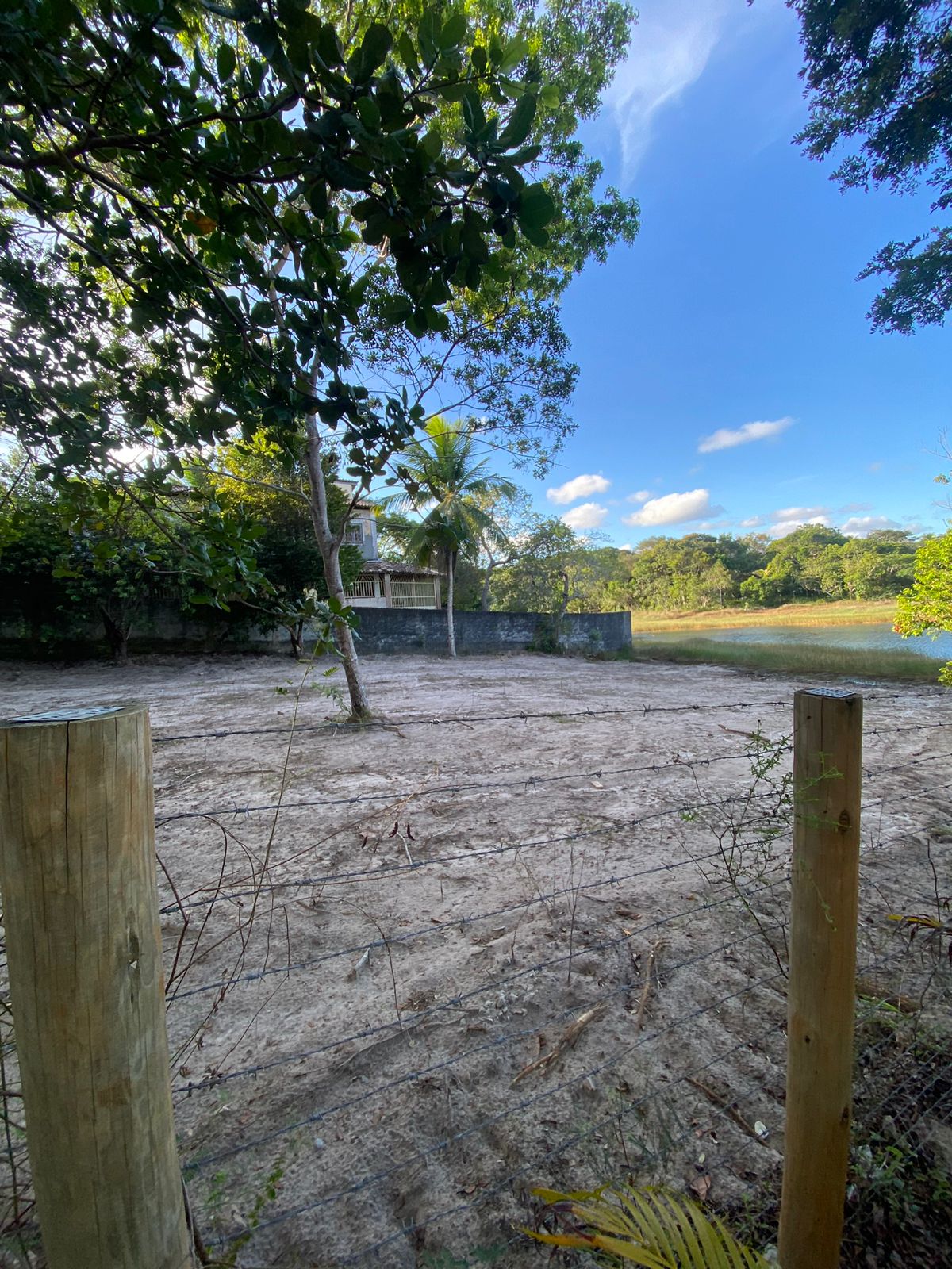 Lote Beira Lago 800m²
