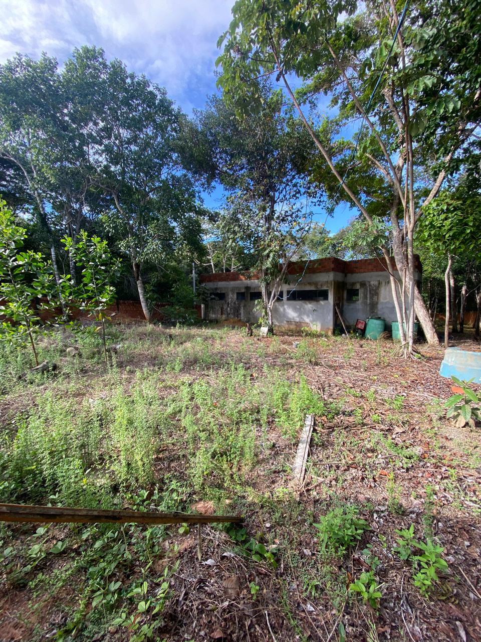 Lote 2.000m² com construção