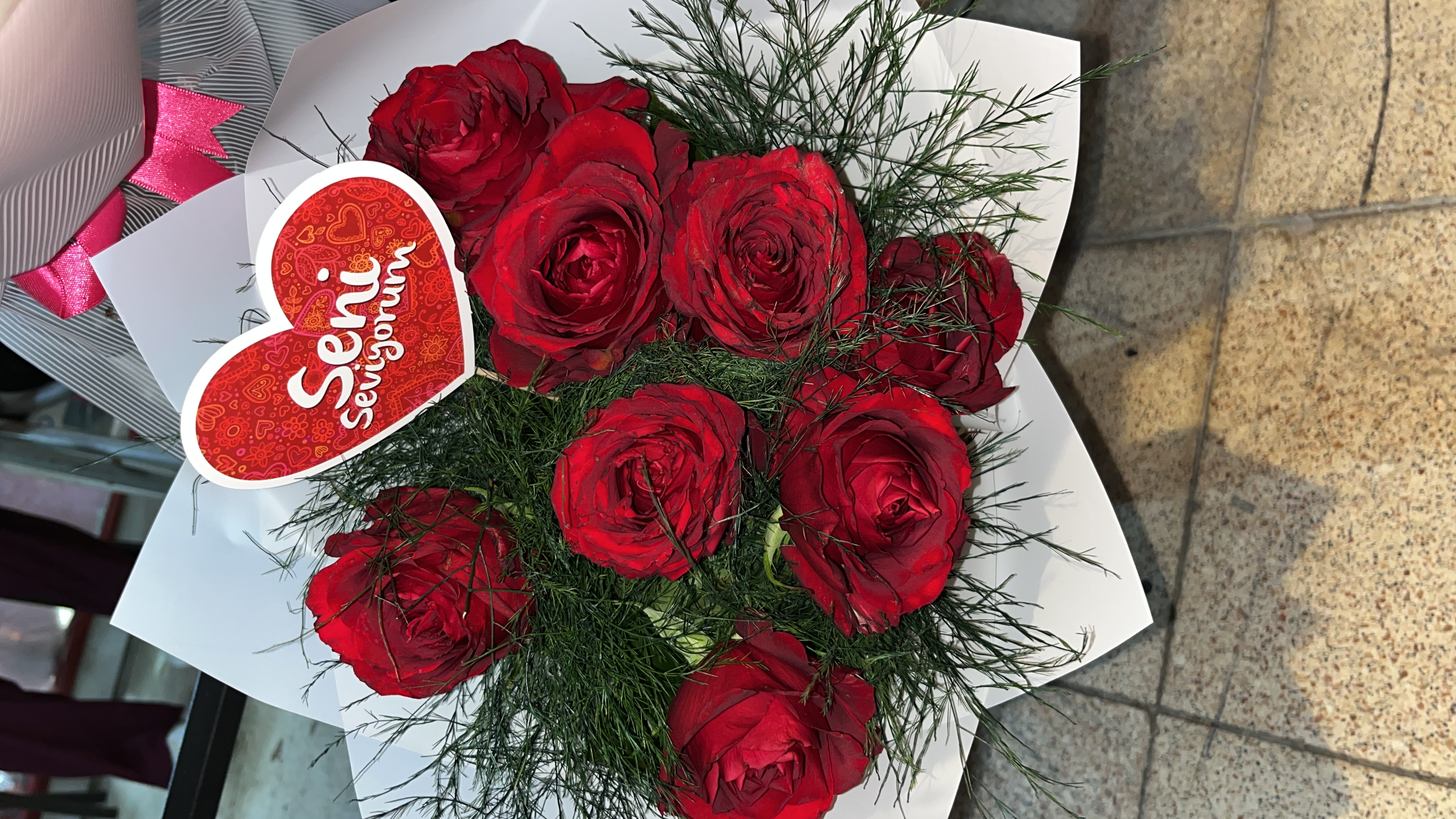 9’luKırmızı Gül Buketi