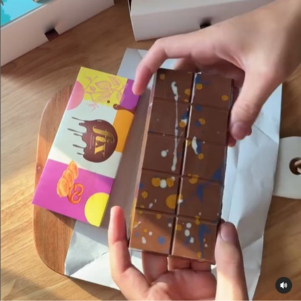 Pick Up A Pretzel Fix Chocolate Bar – Viral Dubai Pistachio Chocolate