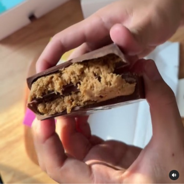 Pick Up A Pretzel Fix Chocolate Bar – Viral Dubai Pistachio Chocolate