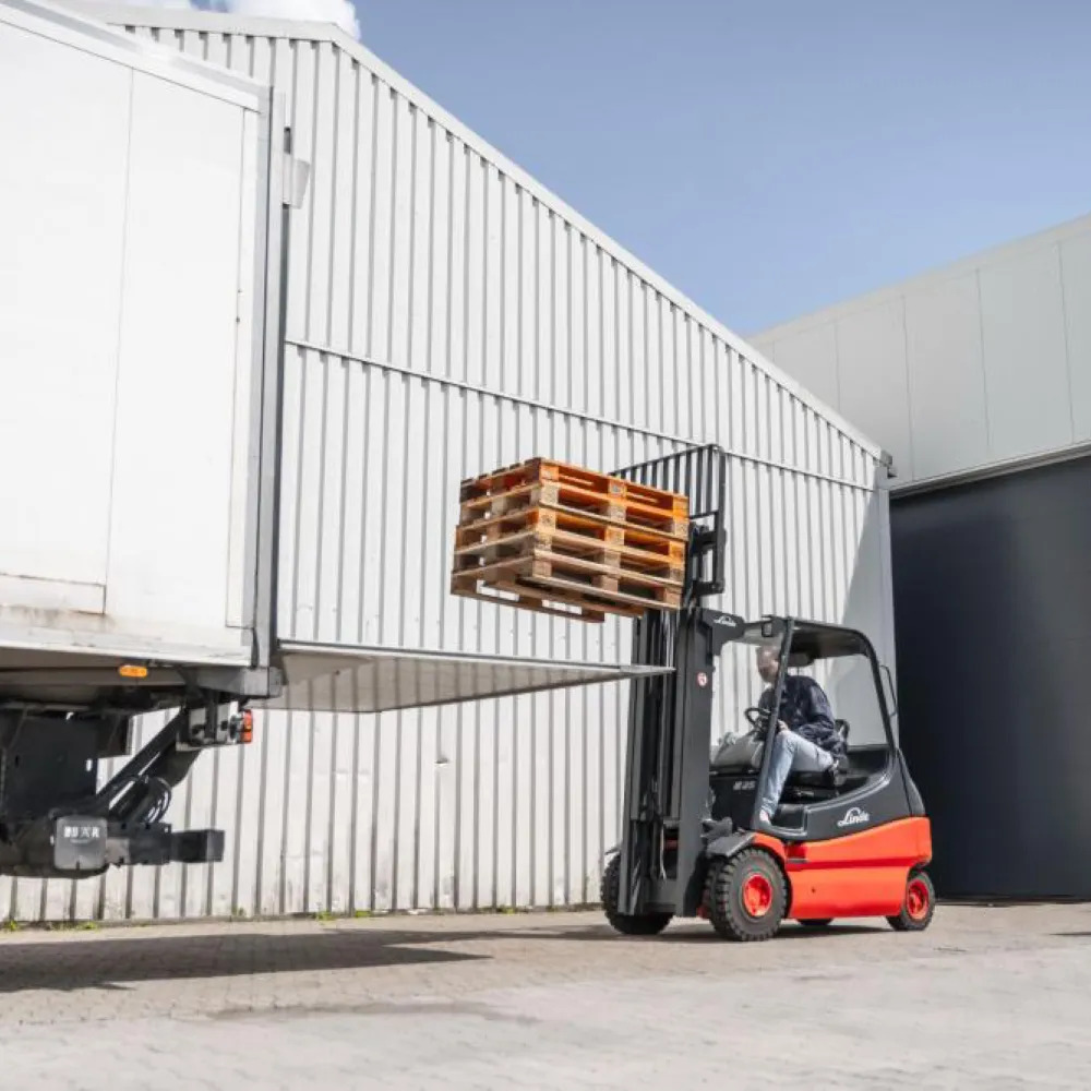 Linde E25 – Chariot élévateur électrique – 2500 kg – Mât Triplex – Compact & Puissant