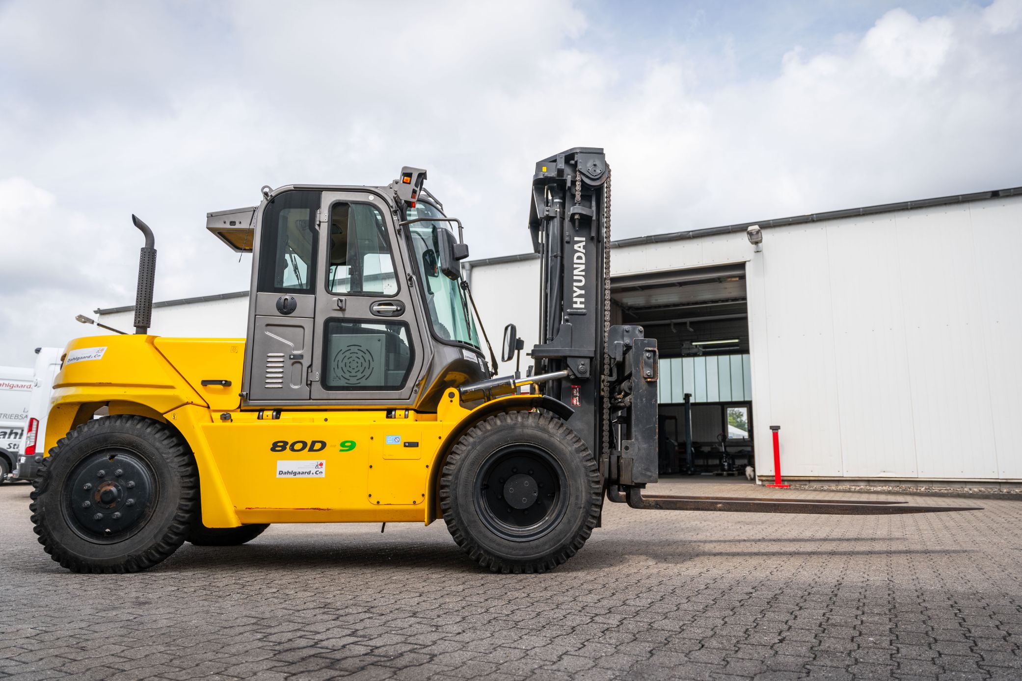 Chariot Élévateur Diesel Haute Capacité – Hyundai 80D-9 (2017) | 8000 kg | Mât Triplex 5070 mm