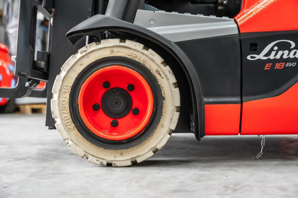 Chariot Élévateur Électrique Reconditionné – Linde E 18 (2016) | 1800 kg | Mât Triplex 4625 mm