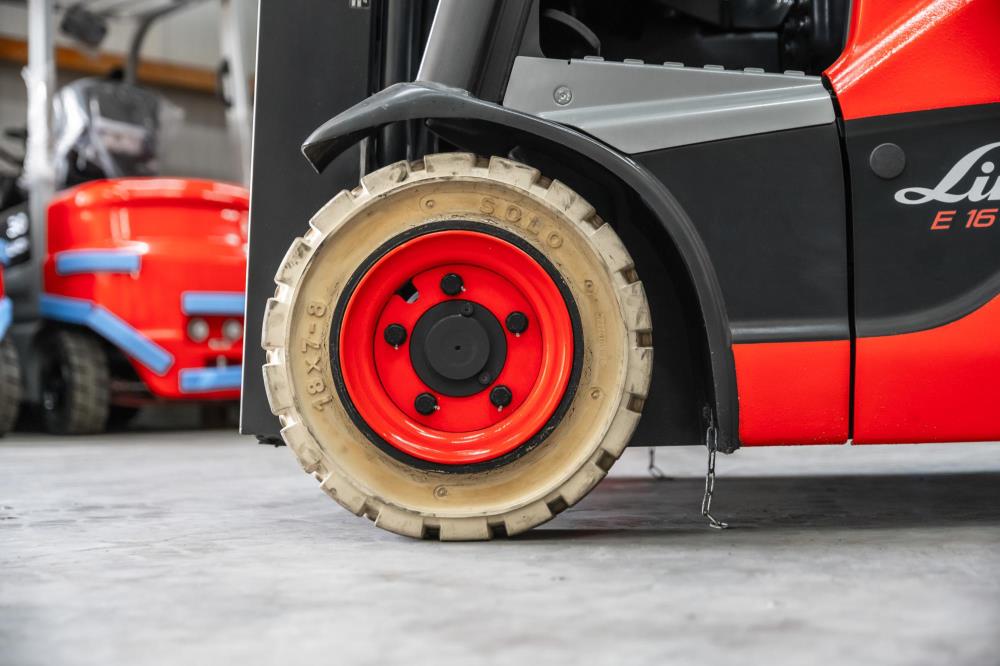 Chariot Élévateur Électrique Reconditionné – Linde E 16-02 (2018) | 1600 kg | Mât Triplex 3140 mm