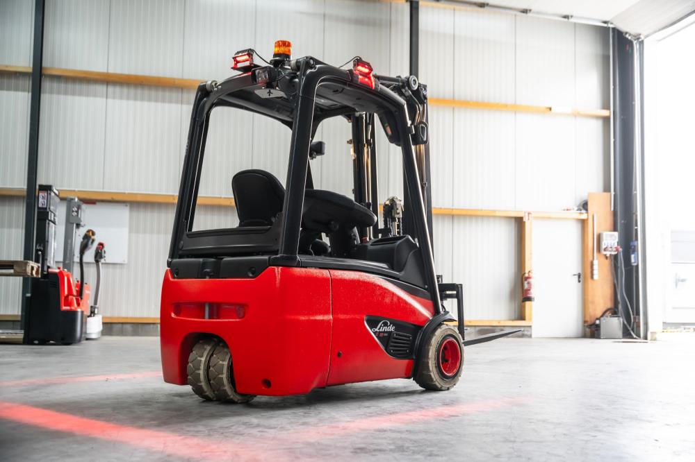 Chariot Élévateur Électrique Reconditionné – Linde E 16-02 (2018) | 1600 kg | Mât Triplex 3140 mm