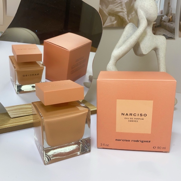 Narciso Poudrée Perfume