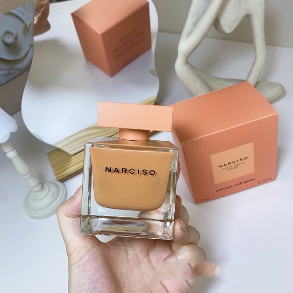 Narciso Poudrée Perfume