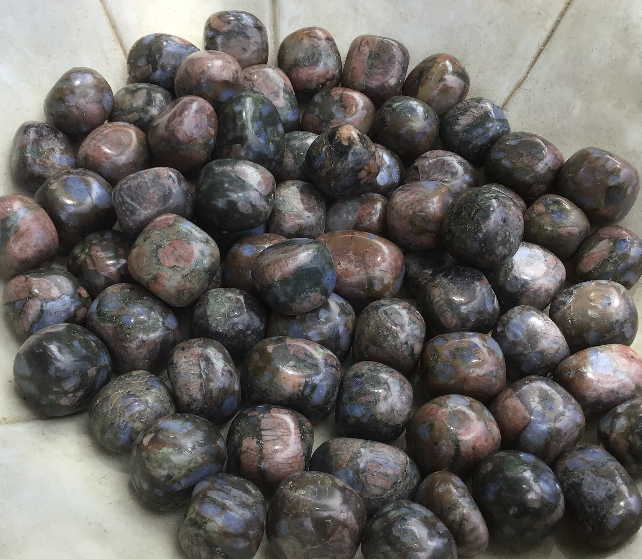 Que Sera – Tumbled Stone