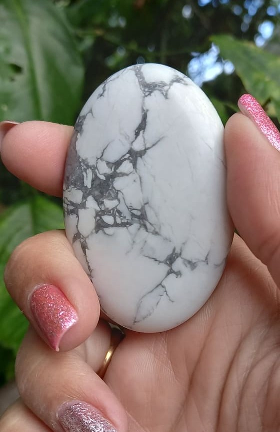 Howlite – Palm Stone