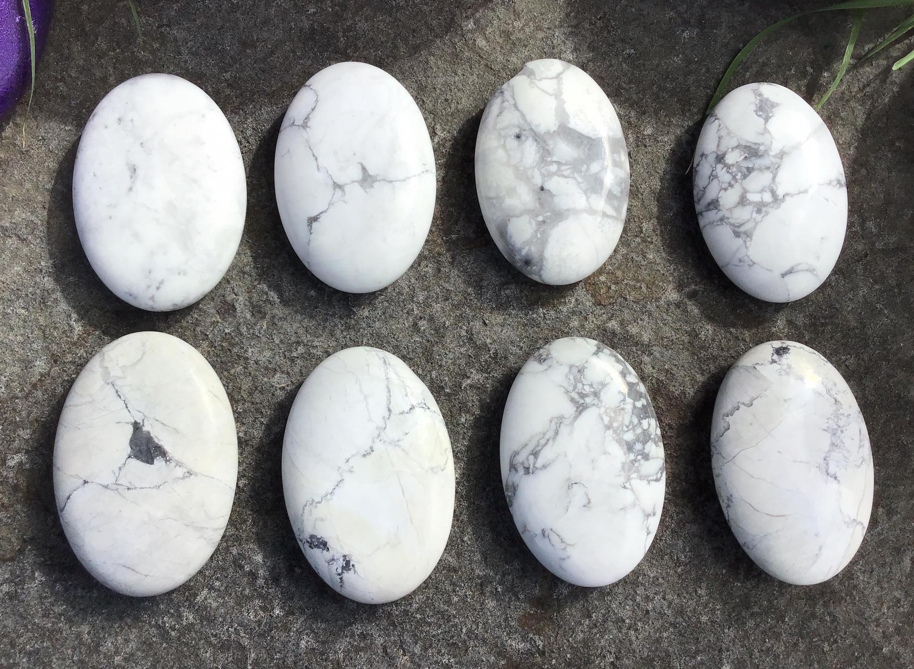 Howlite – Palm Stone