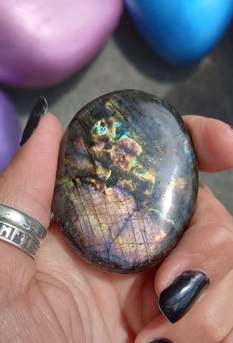 Labradorite – Palm Stone
