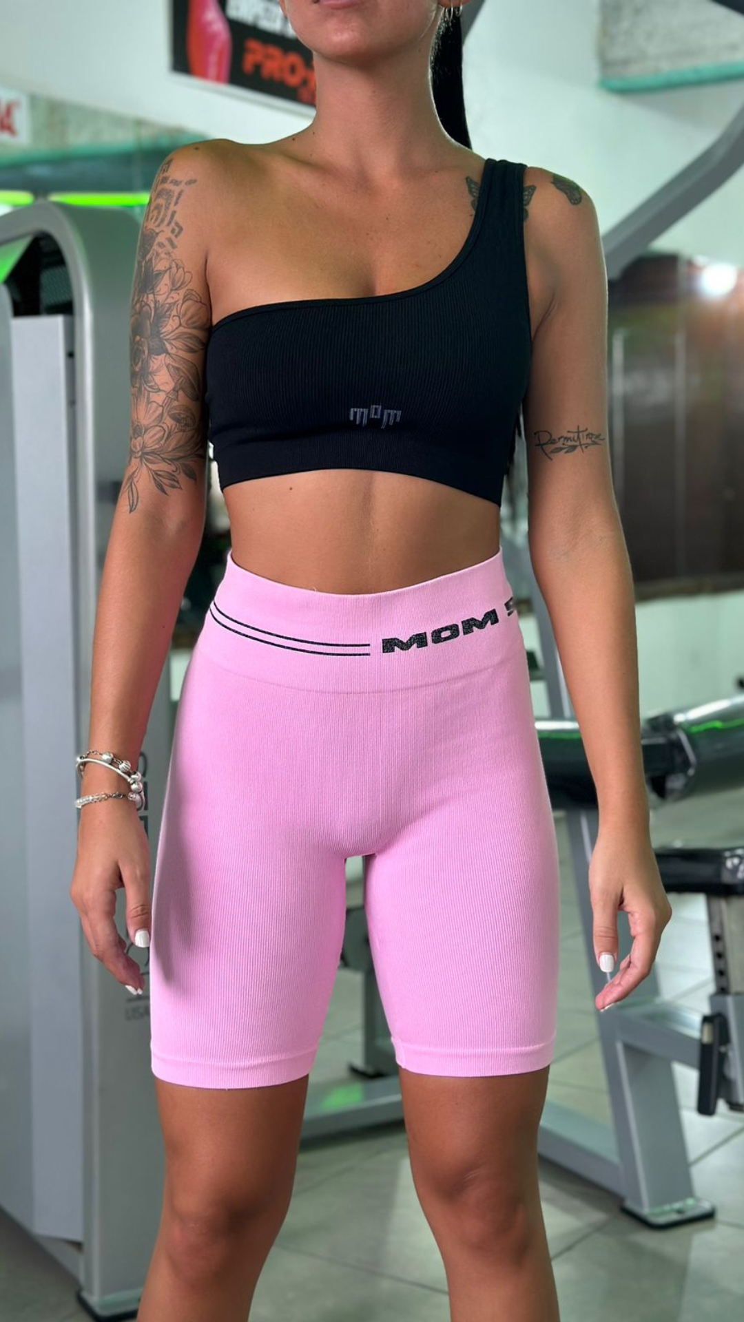 Ropa y accesorios de gimnasio