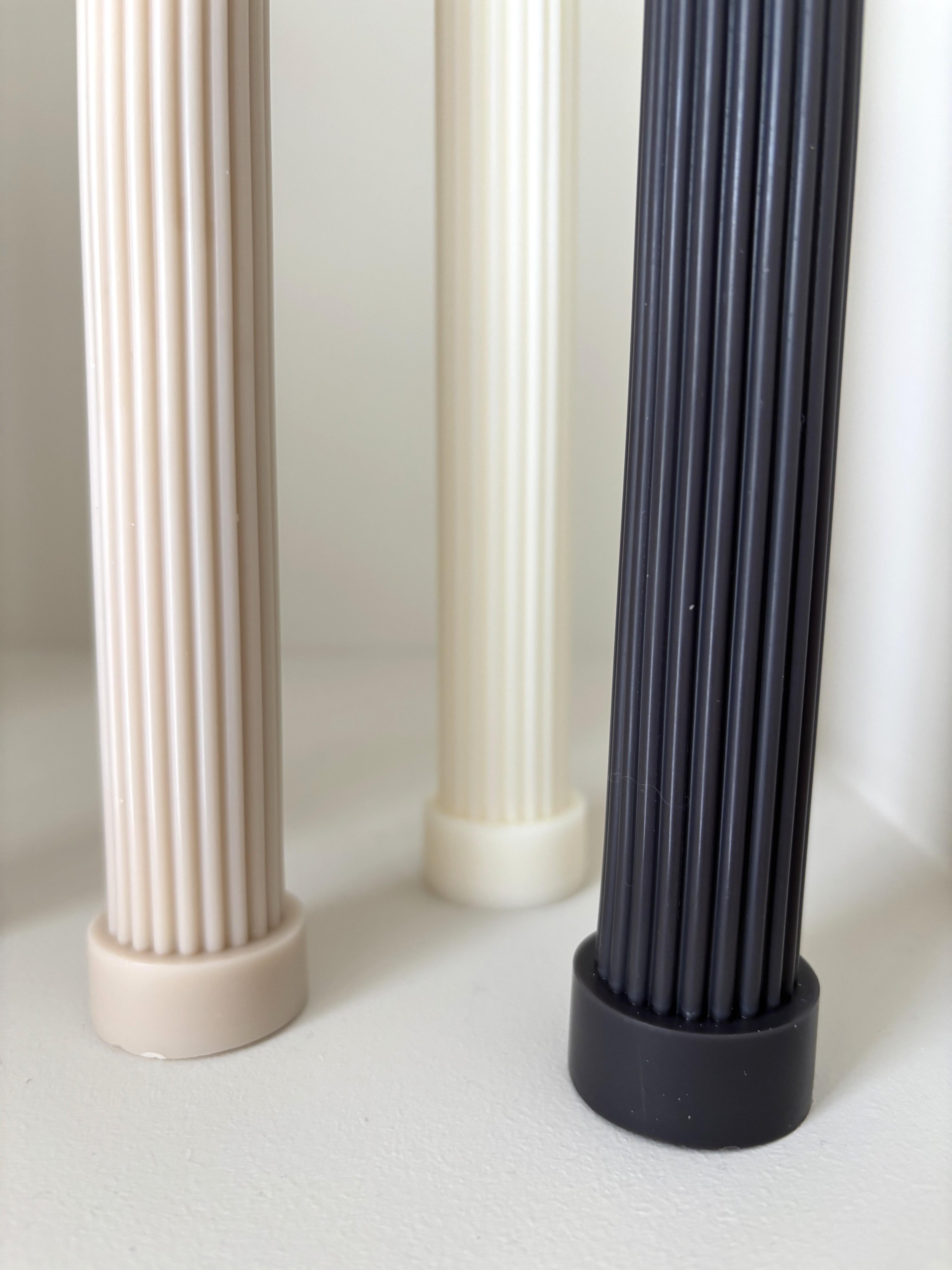 Geribbelde dinerkaarsen met voet