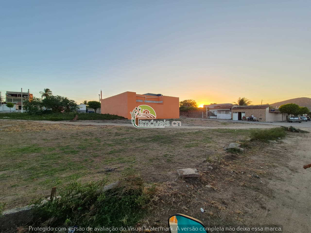 OPORTUNIDADE IMPERDÍVEL – TRÊS LOTES URBANOS NO CENTRO!