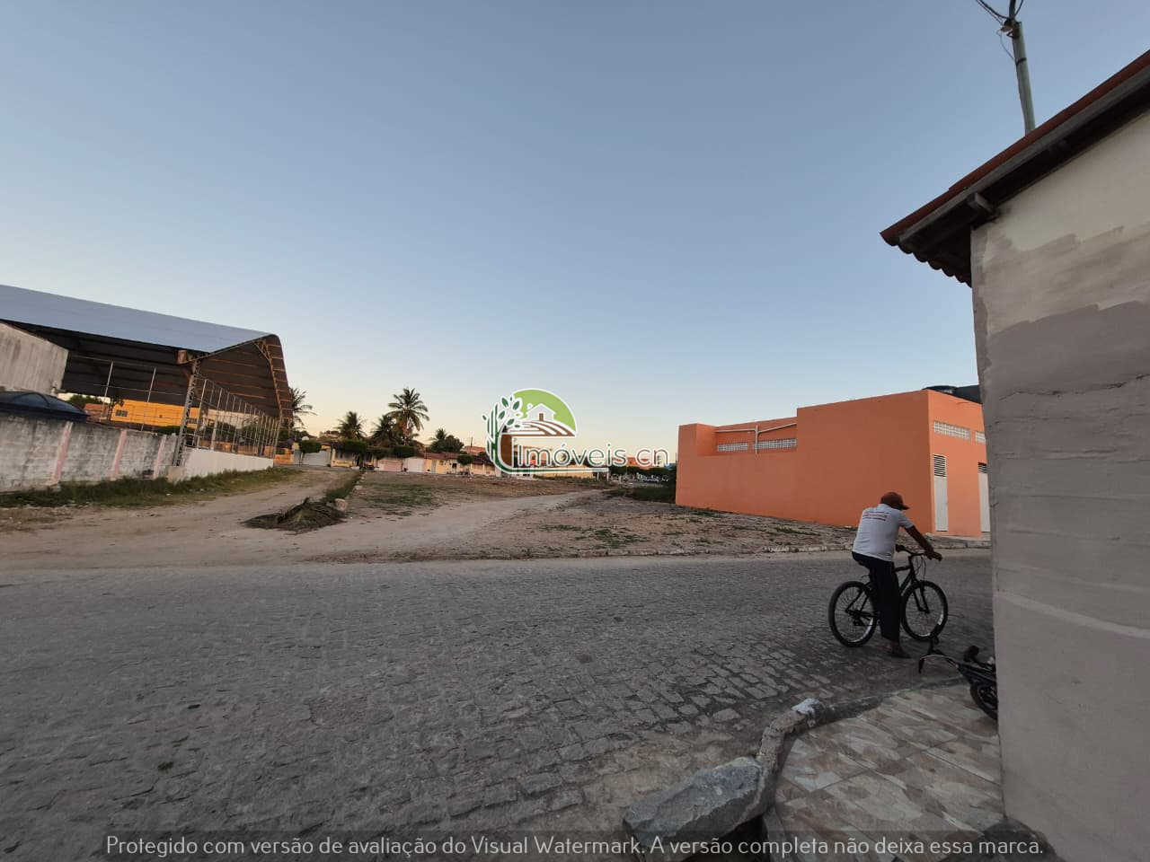 OPORTUNIDADE IMPERDÍVEL – TRÊS LOTES URBANOS NO CENTRO!