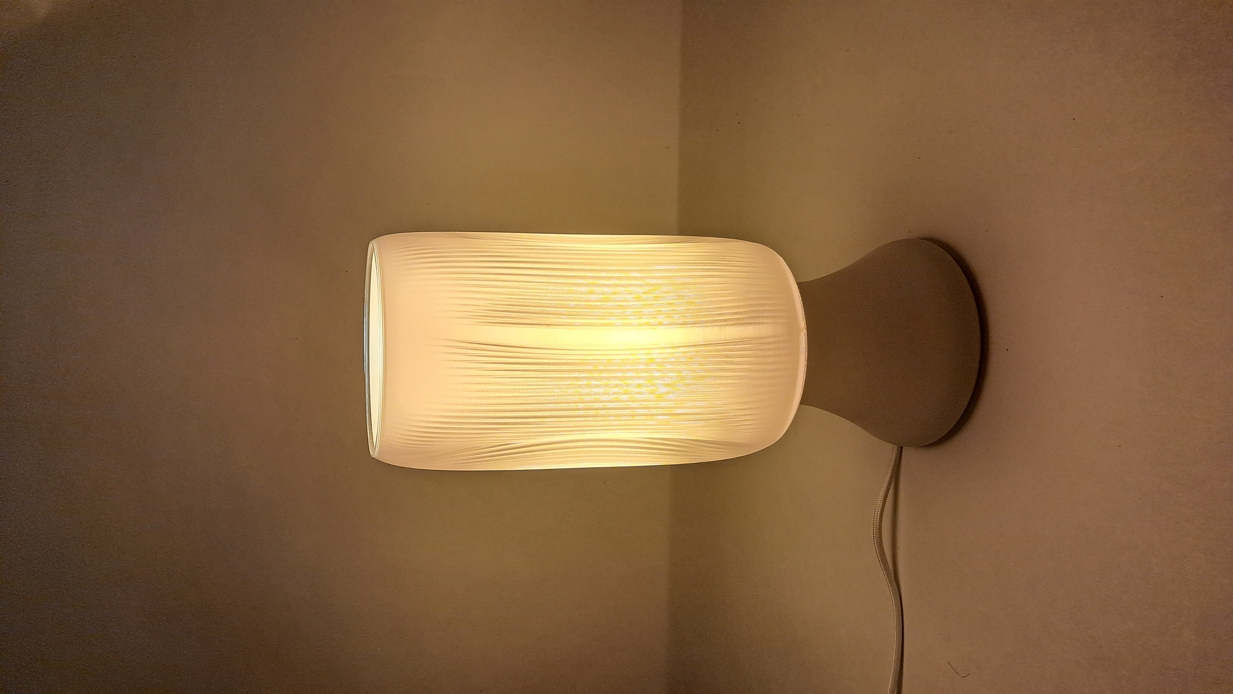 Médusa Lampe à Poser – Éclairage d'Ambiance Texturé pour un Salon Cosy