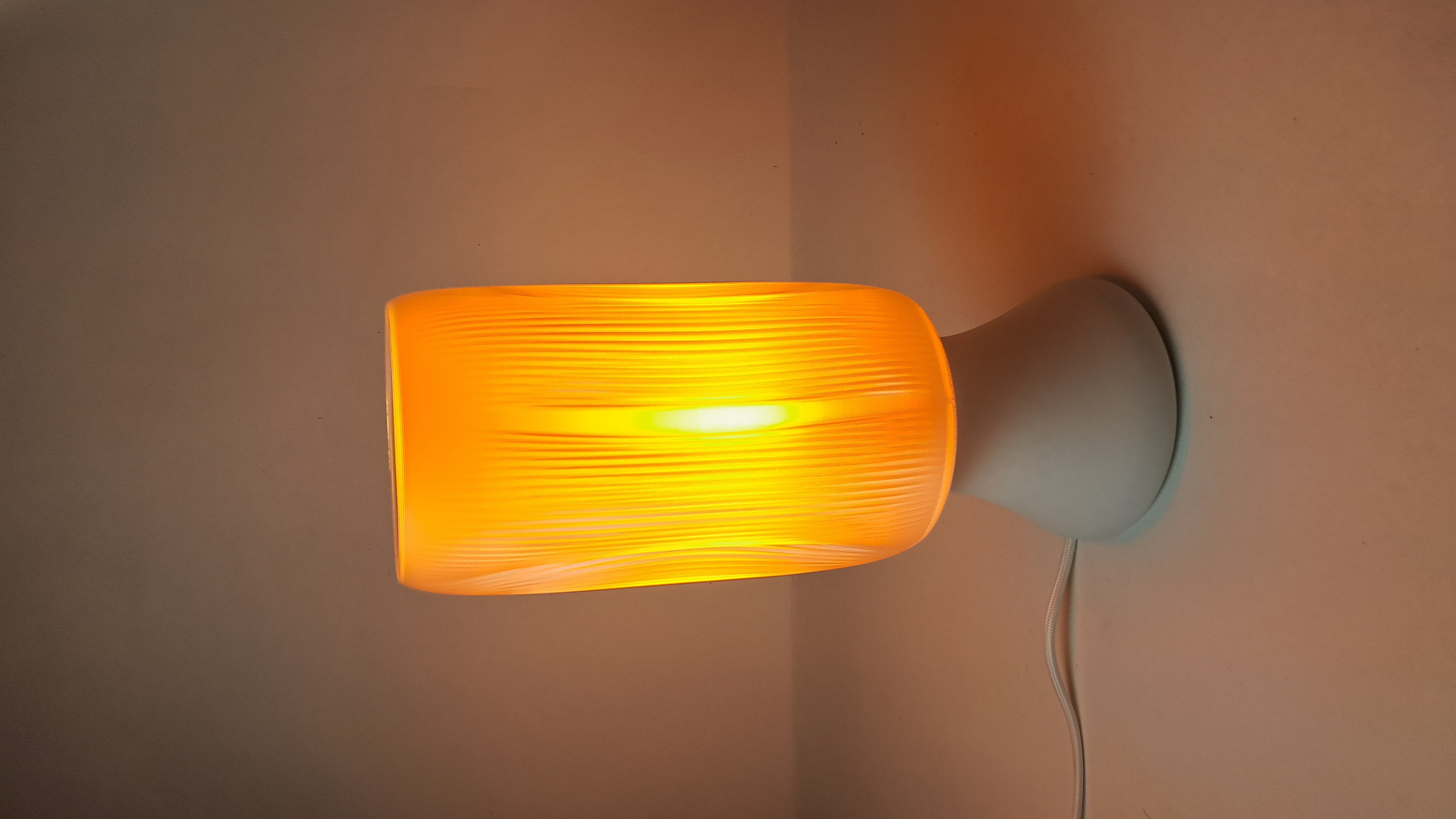 Médusa Lampe à Poser – Éclairage d'Ambiance Texturé pour un Salon Cosy