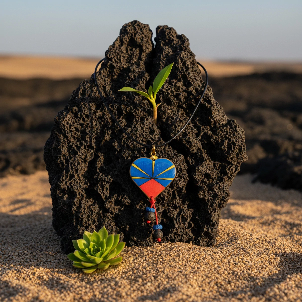Collier Coeur Bourbon & perles de lave