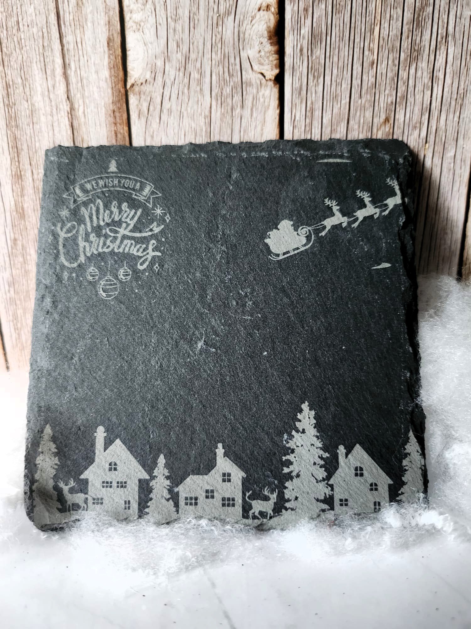 Schiefertafel „Merry Christmas Village“ – 10 × 10 cm