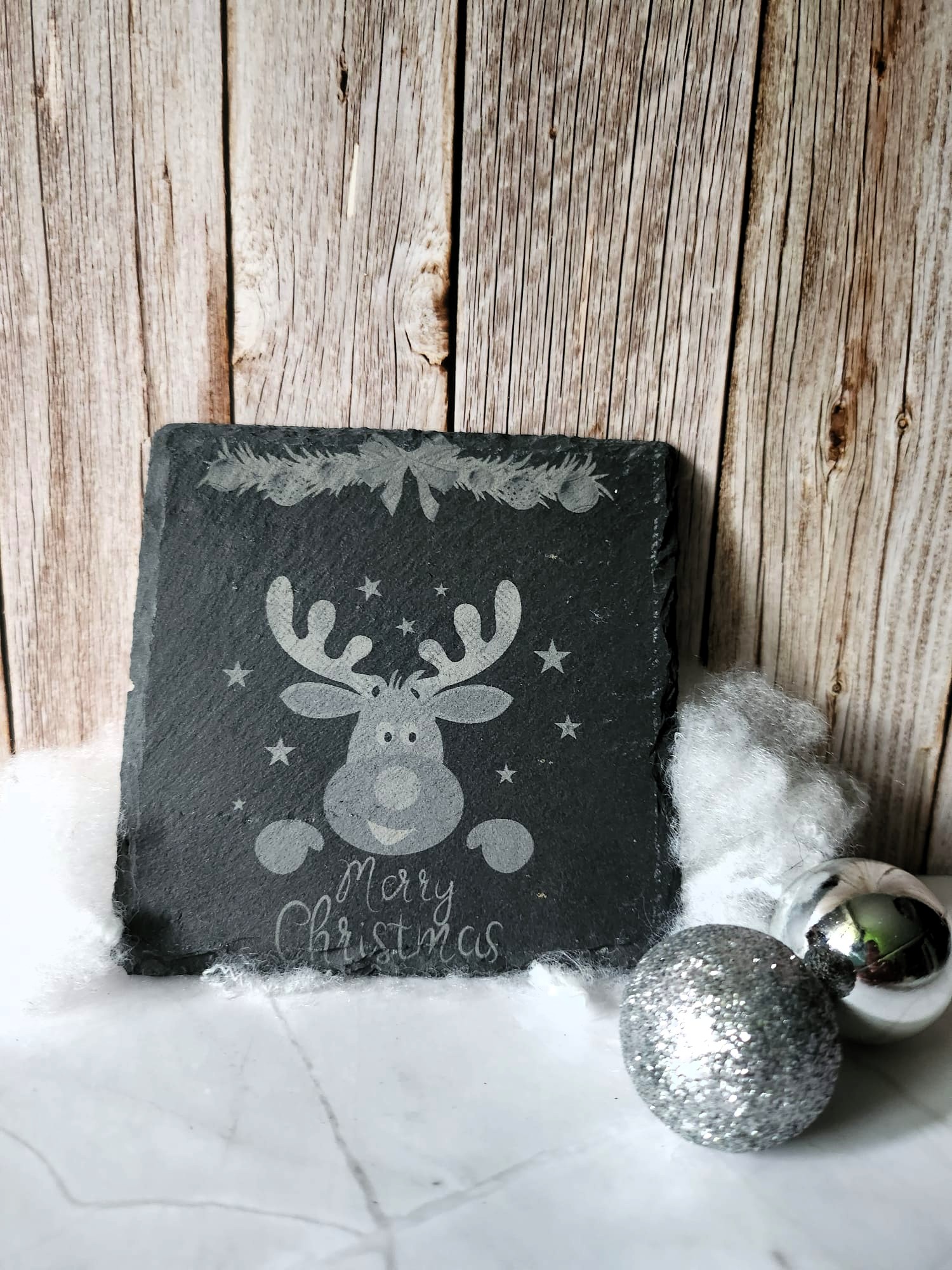 Schiefertafel „Weihnachtsrentier“ – 10 × 10 cm
