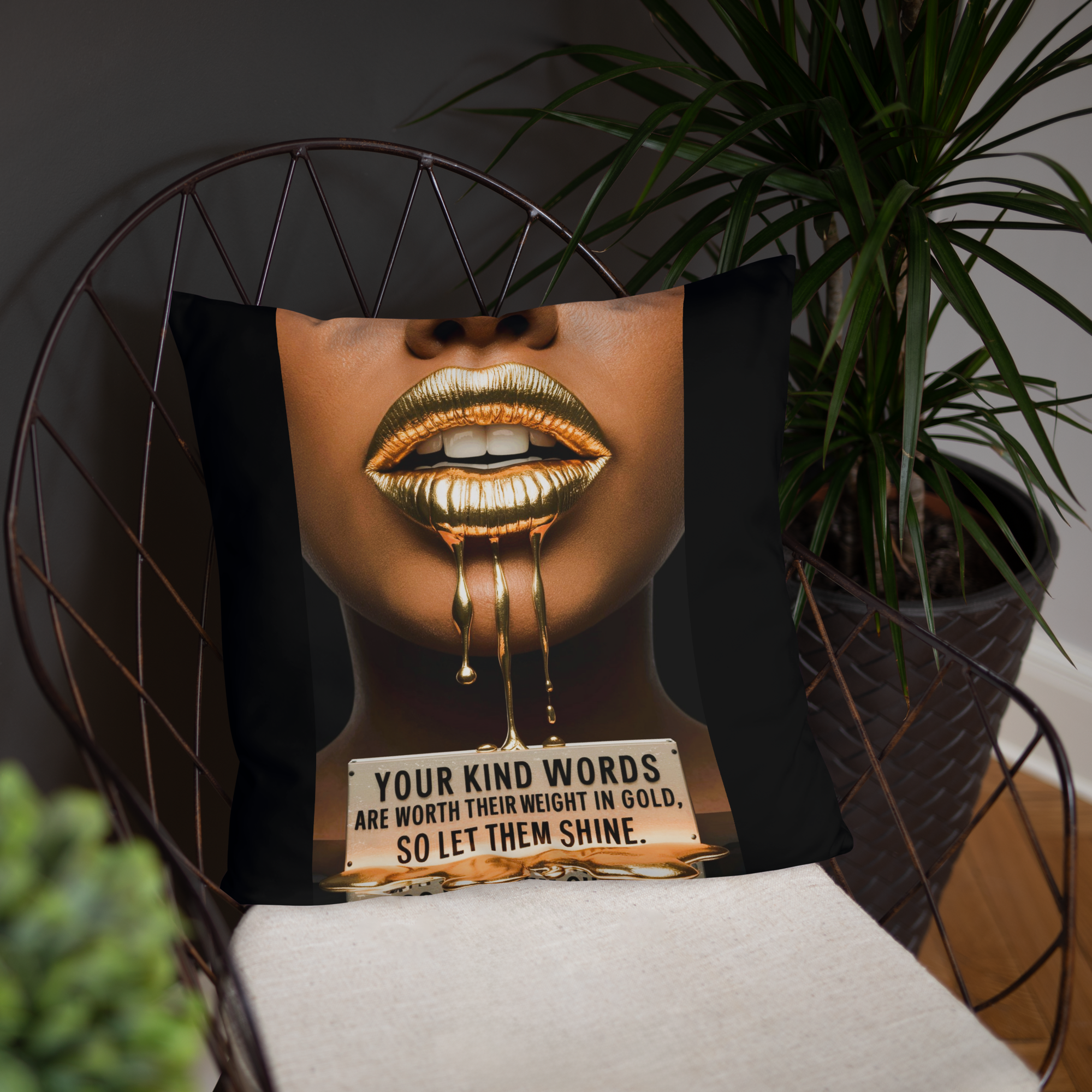 Dekokissen „Gold Lips Statement“ – Hochwertiger Allover-Druck