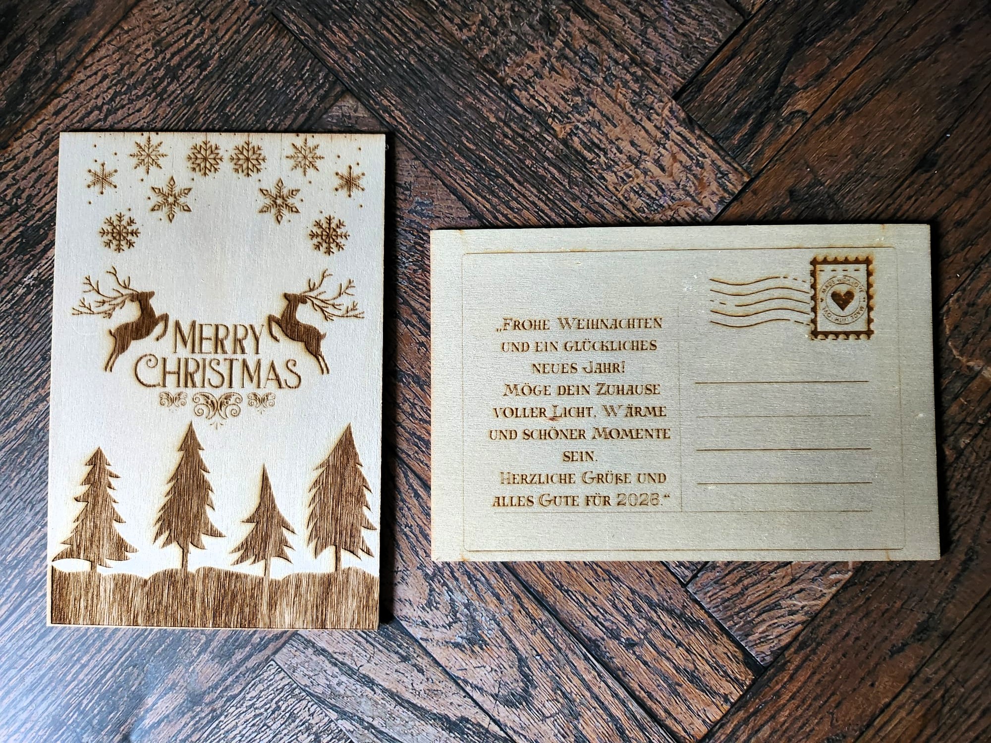 Holzpostkarte „Merry Christmas – Rentierwald“ – 15 × 10 cm
