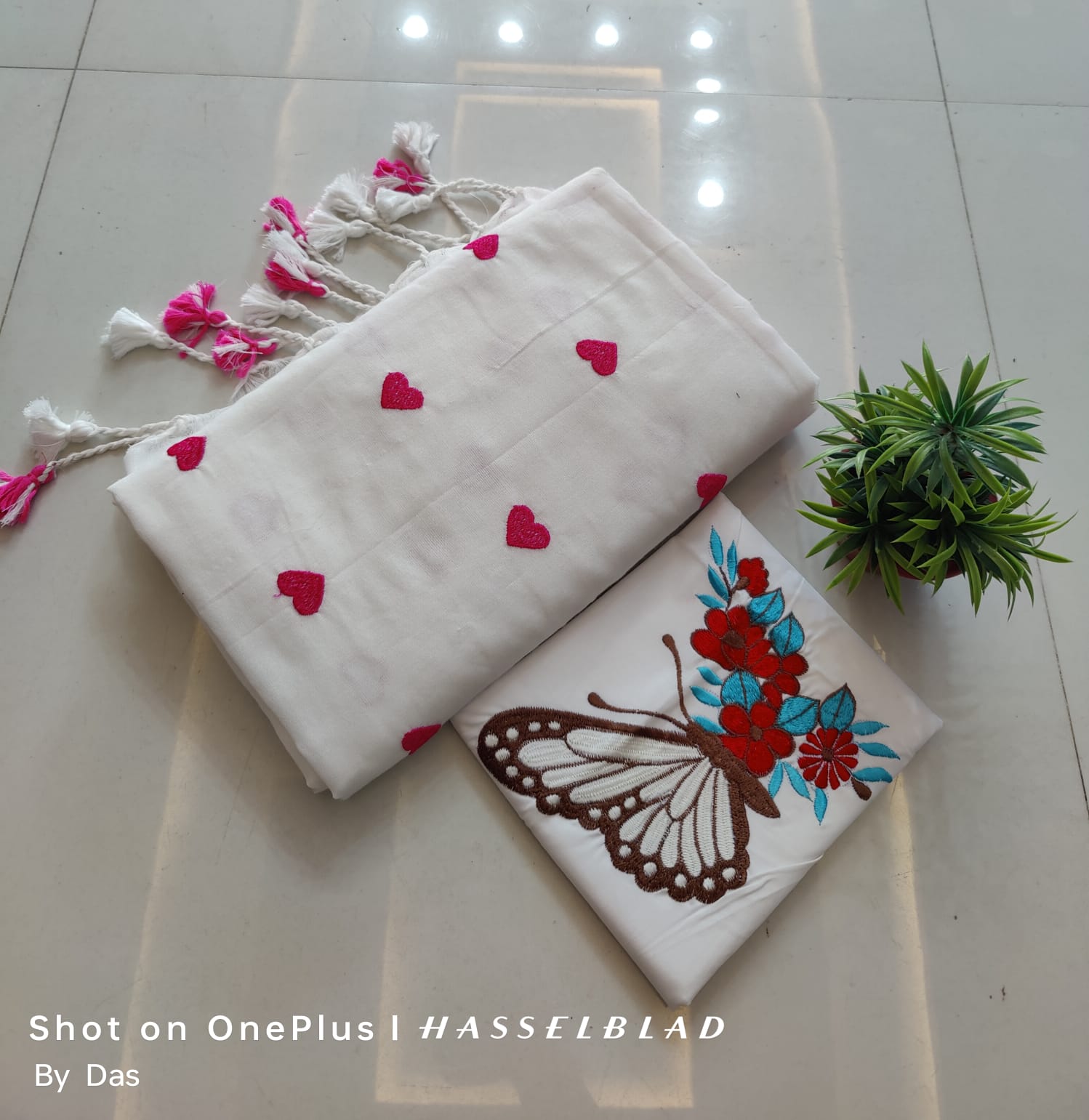 Embroidered White Cloth Set
