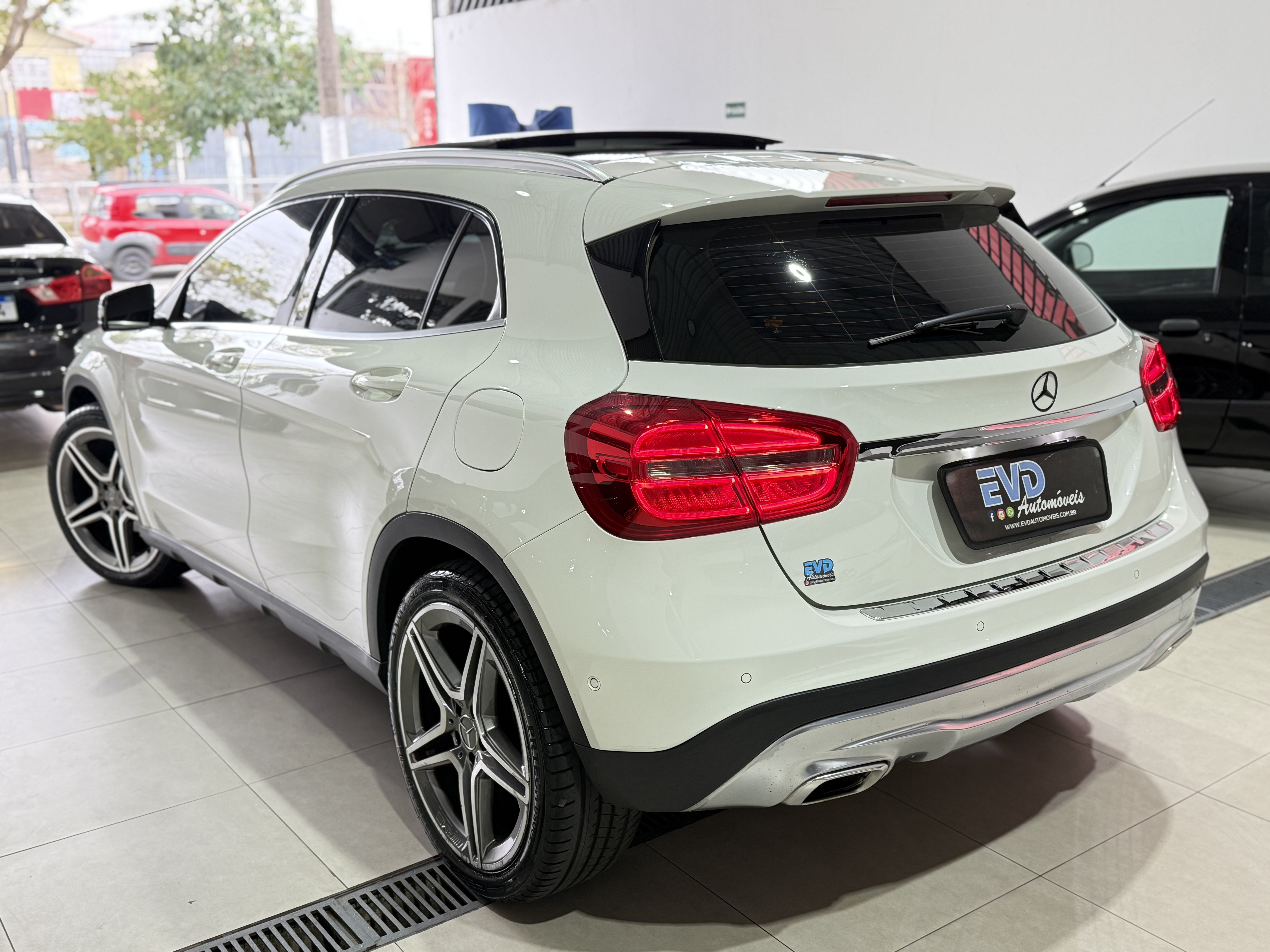MERCEDES BENZ GLA 200 1.6 CGI ENDURO TURBO FLEX 4P AUTOMÁTICO