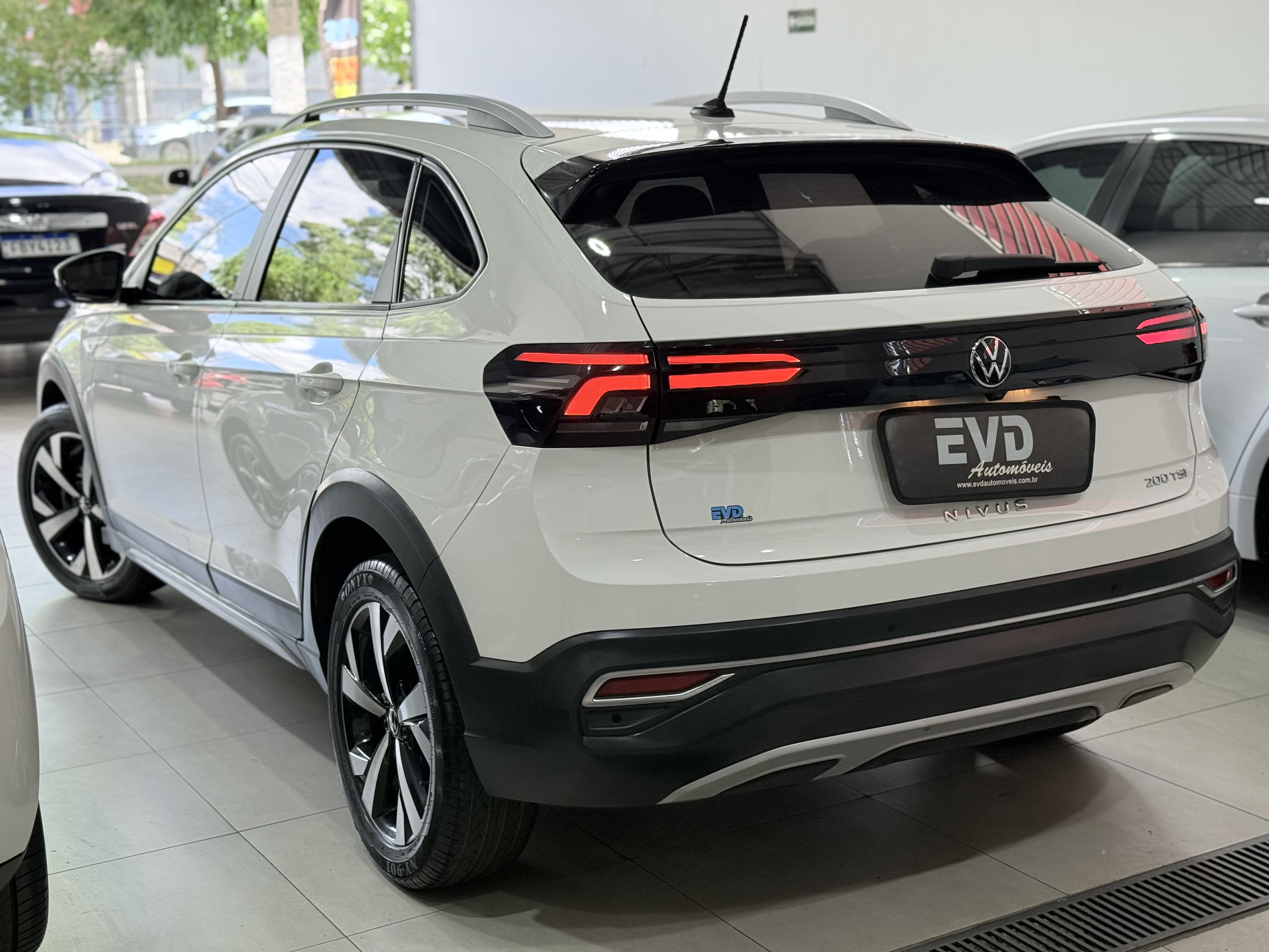 VOLKSWAGEN NIVUS 1.0 200 TSI FLEX HIGHLINE AUTOMÁTICO