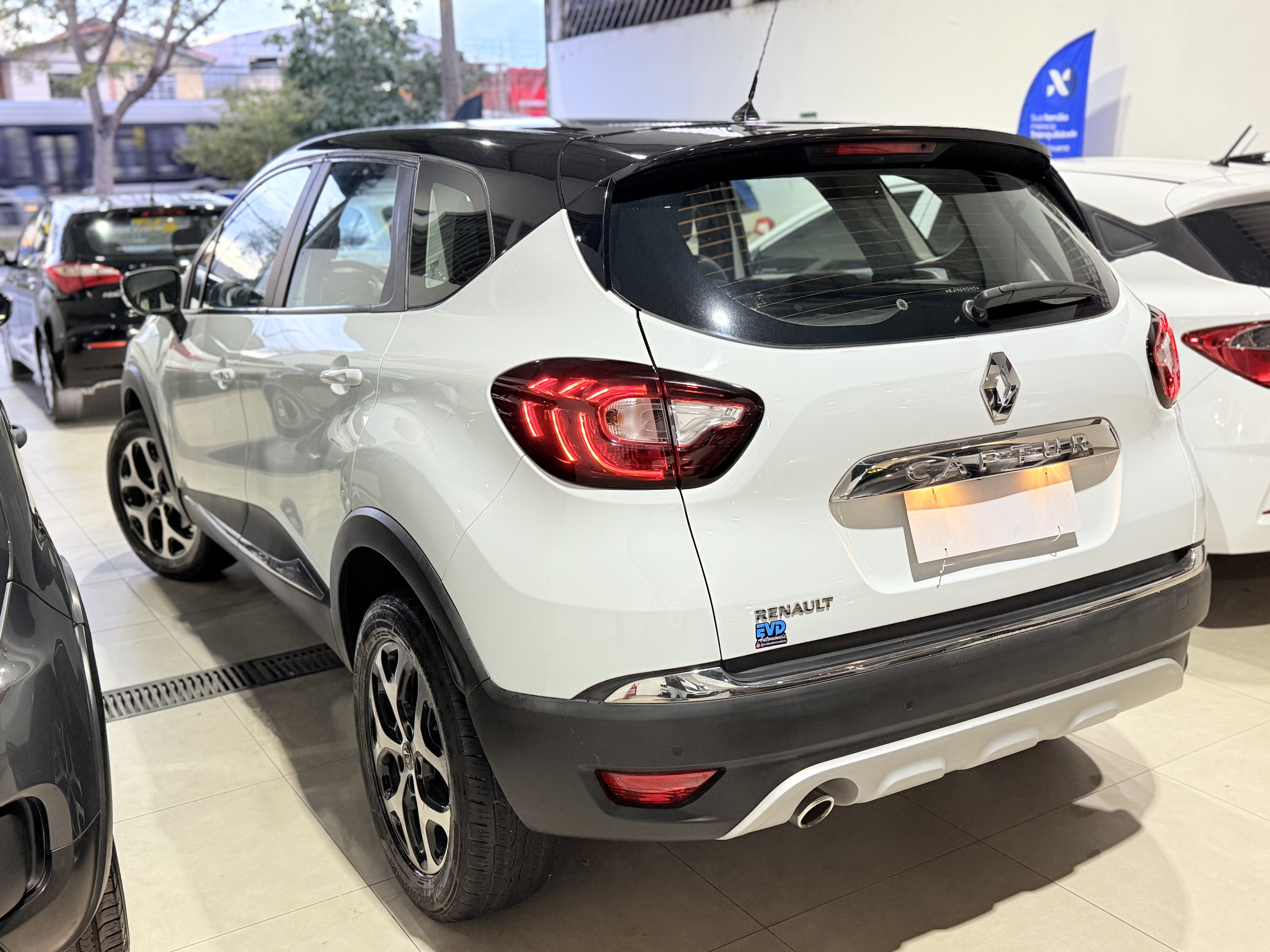 RENAULT CAPTUR 1.6 INTENSE X-TRONIC