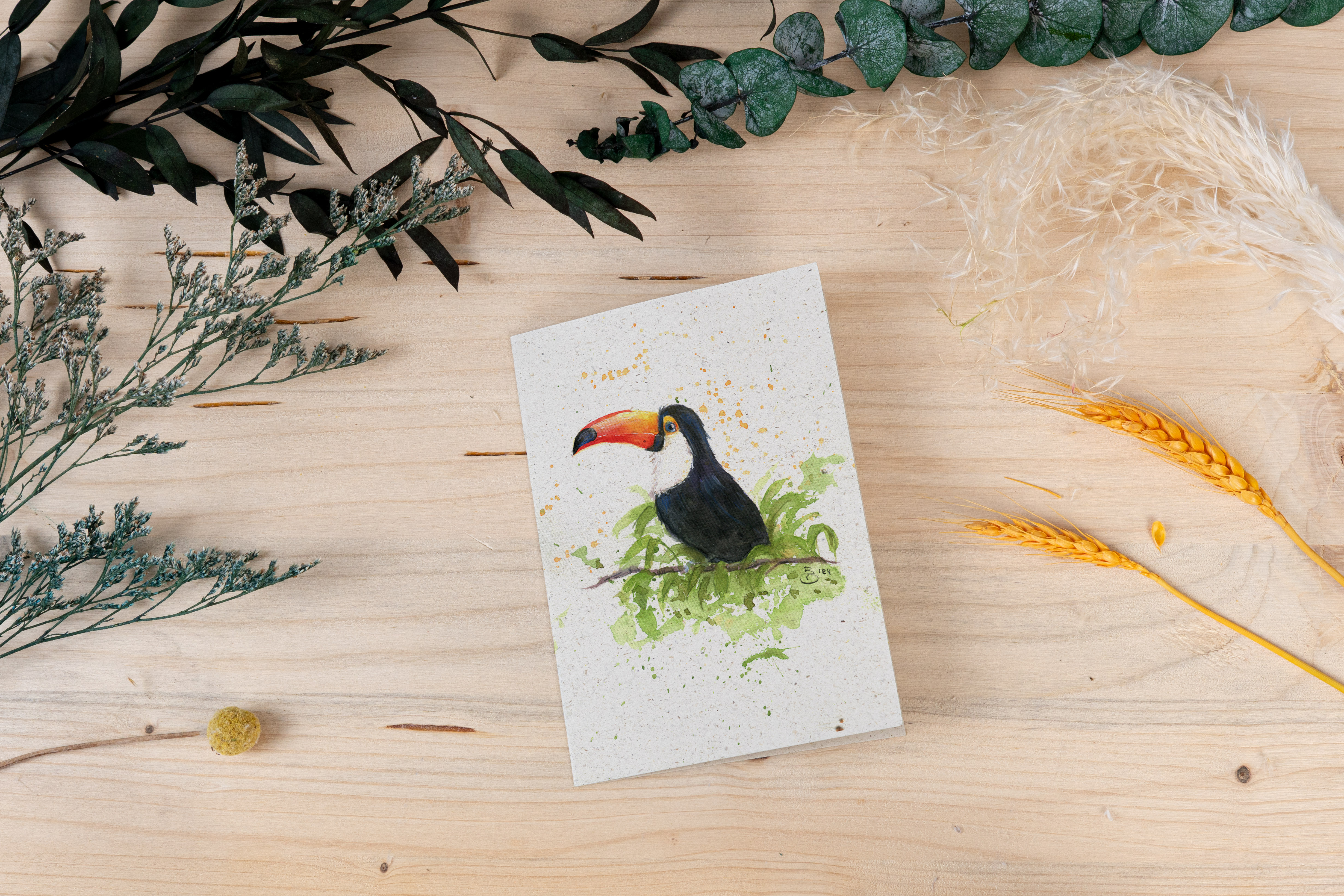 Grußkarte „Ein Schnabel voller Farbe – Tukan im Blättergrün“