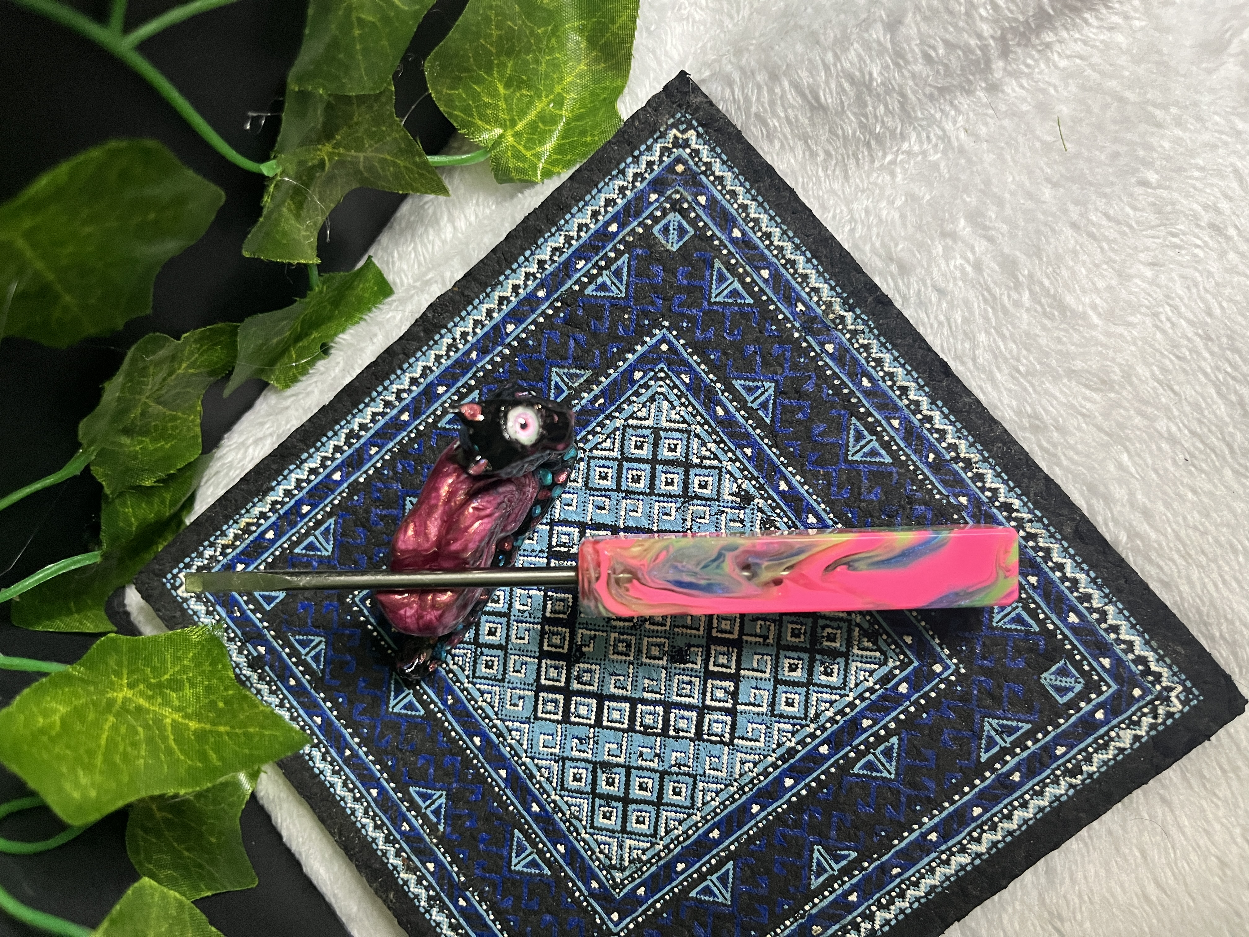 Red and Black Cat Snail Dab Tool Holder