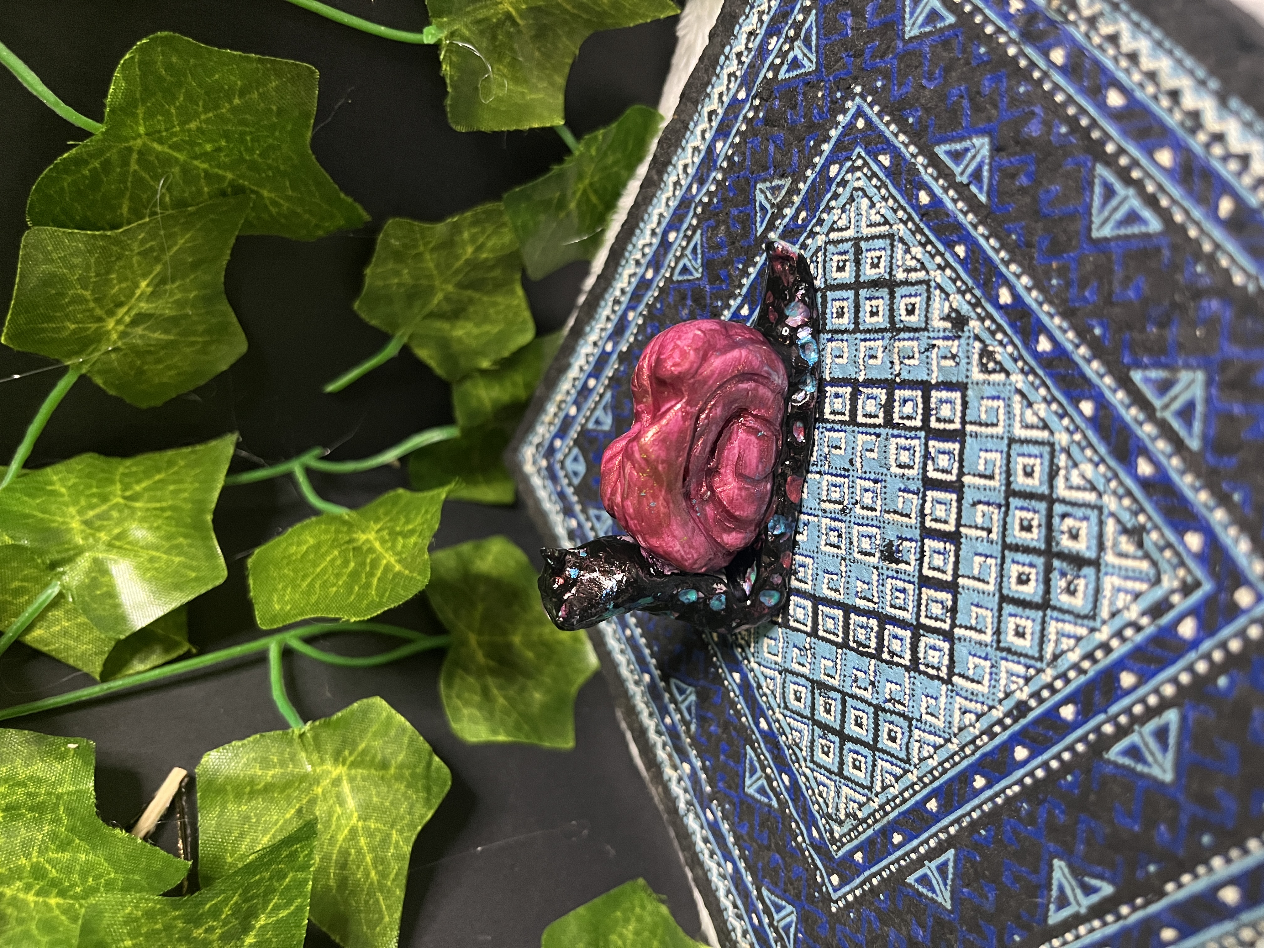 Red and Black Cat Snail Dab Tool Holder