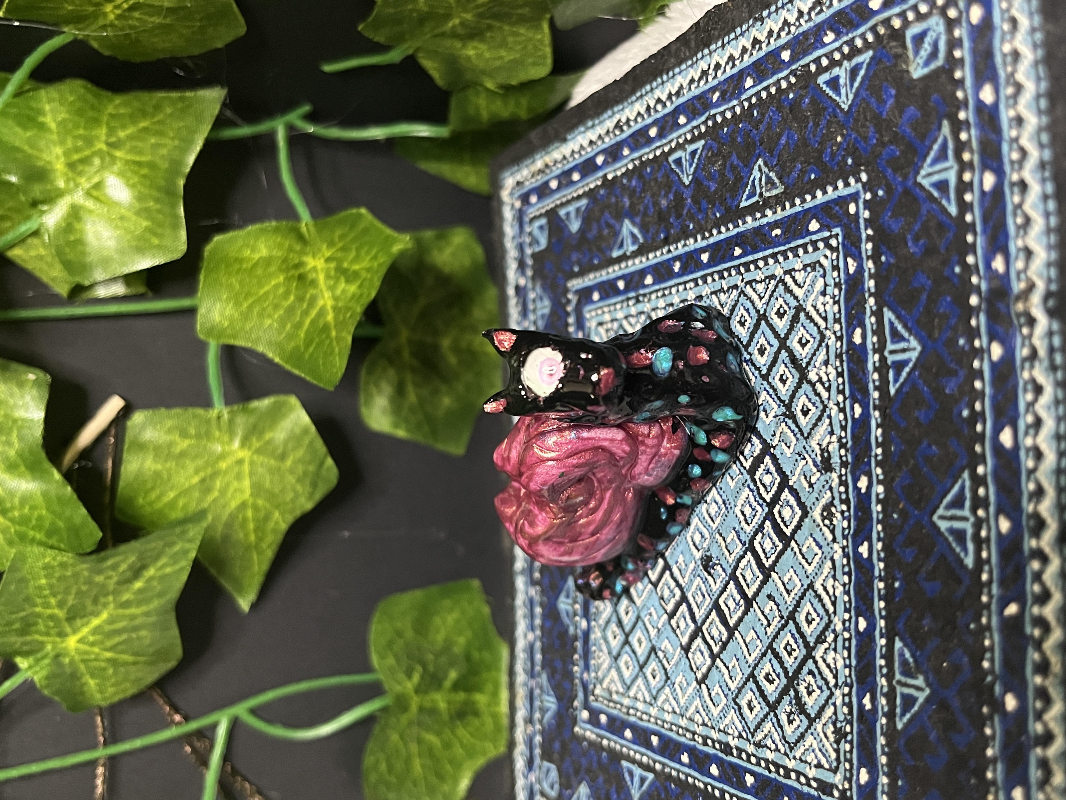 Red and Black Cat Snail Dab Tool Holder